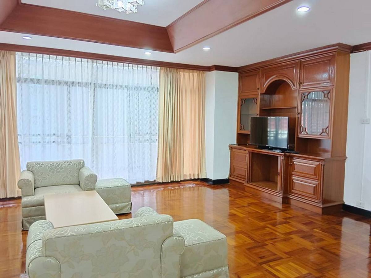 Apartment for rent, size 190 sqm., 3 Bedrooms, near NIST Inter School, just 200 meters away. Apartment for rent, size 190 sqm., 3 Bedrooms, near NIST Inter School, just 200 meters away.