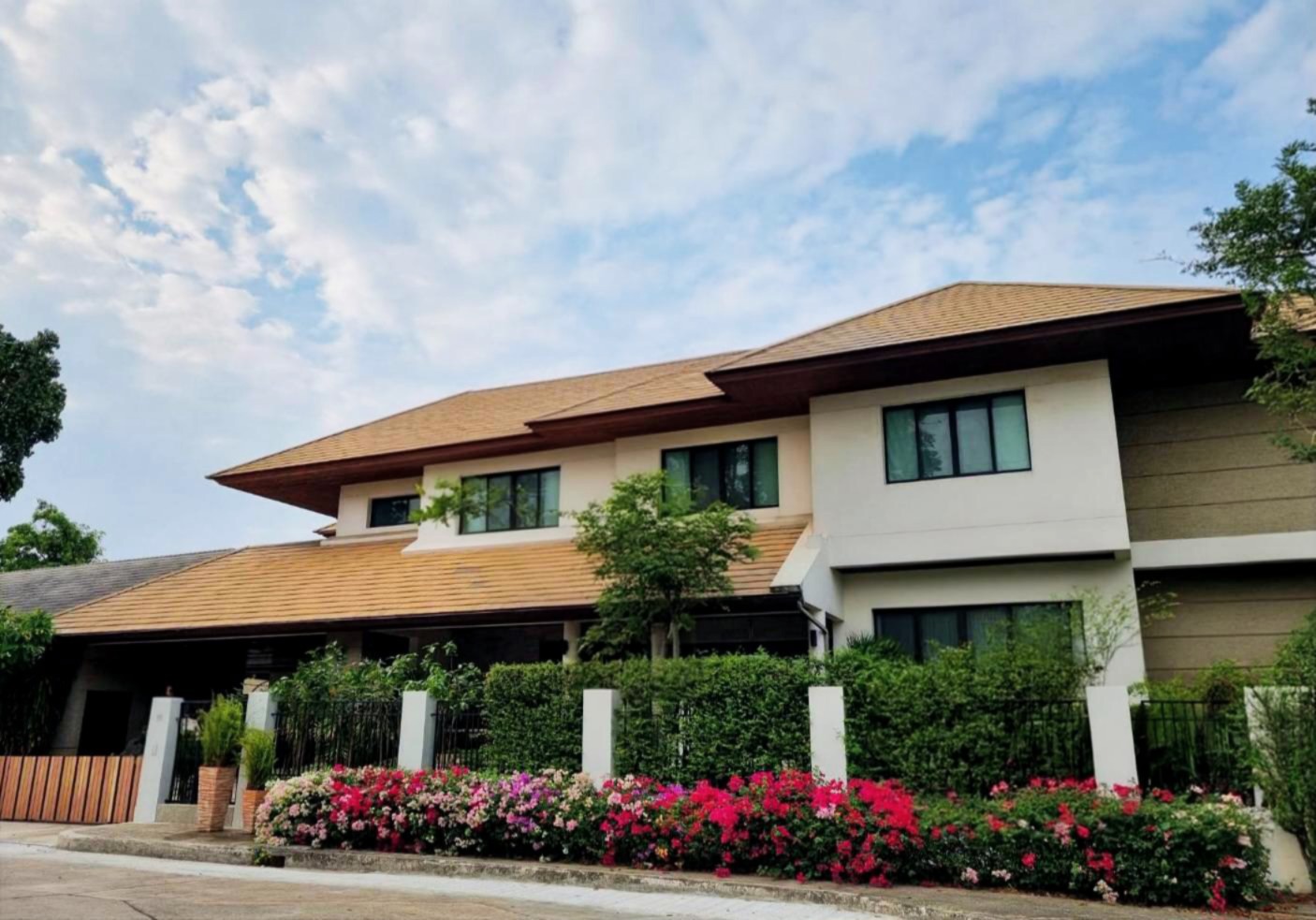****ขายด่วน บ้านเดี่ยว 243 ตร.วา 4นอน.ใหญ่ 3 ที่จอดรถ ในหมู่บ้านปัญญารามอินทรา P1 ***** ****ขายด่วน บ้านเดี่ยว 243 ตร.วา 4นอน.ใหญ่ 3 ที่จอดรถ ในหมู่บ้านปัญญารามอินทรา P1 *****