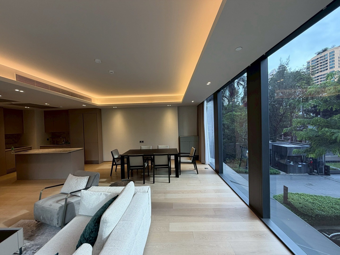 📣📣 For Rent | Tonson One Residence|  2 Bedrooms | 2 Bathrooms | Size 107 Sq.m. – รูปที่ 2
