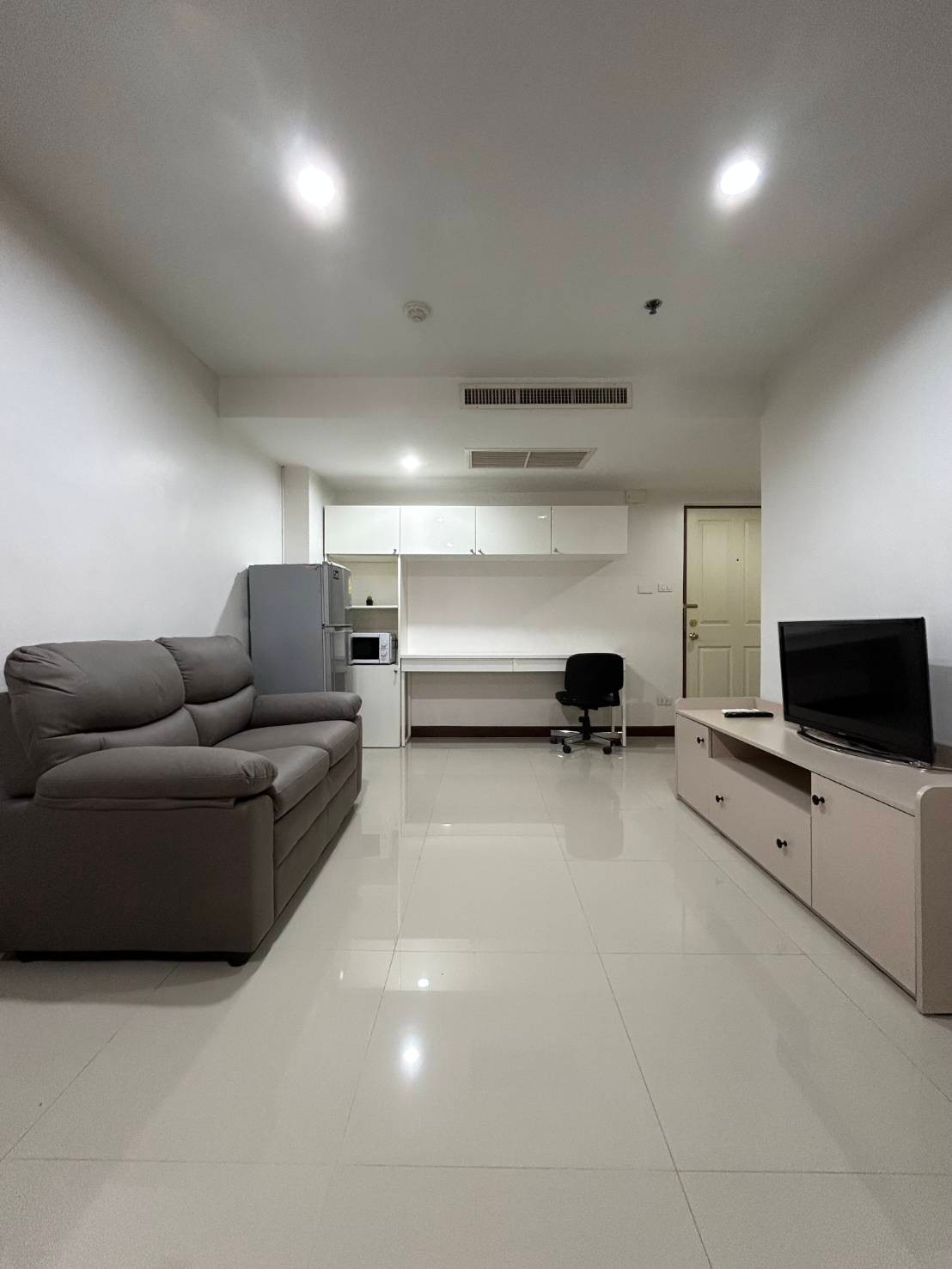 The room has been renovated. The room has been renovated.