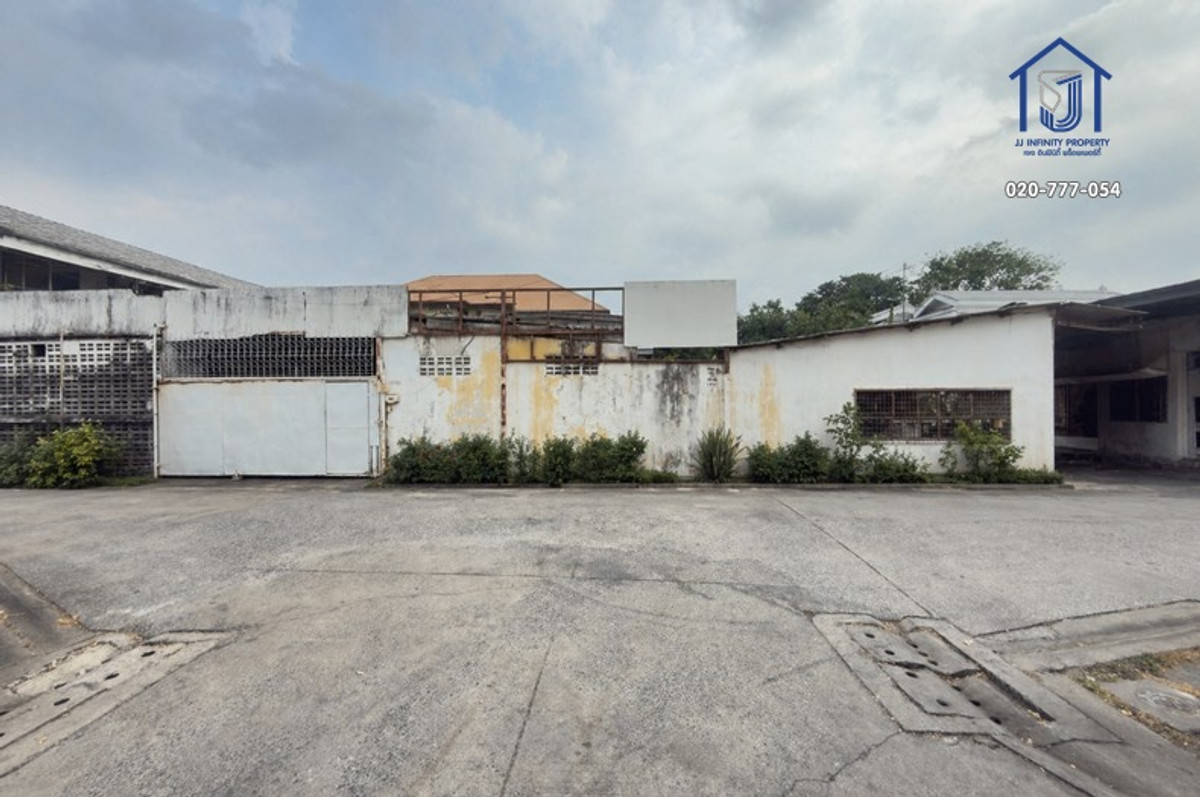 Land for sale with building, 100 square meters, Soi Ramintra 69, Intersection 6, near MRT Khubon & Fashion Island