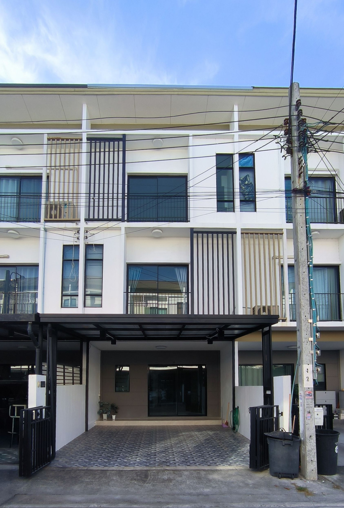 ขายทาวน์โฮม 3ชั้น “Patio ศรีนครินทร์-พระราม9” รีโนเวทใหม่ พร้อมอยู่ เพียง 4.25 ล้าน ขายทาวน์โฮม 3ชั้น “Patio ศรีนครินทร์-พระราม9” รีโนเวทใหม่ พร้อมอยู่ เพียง 4.25 ล้าน