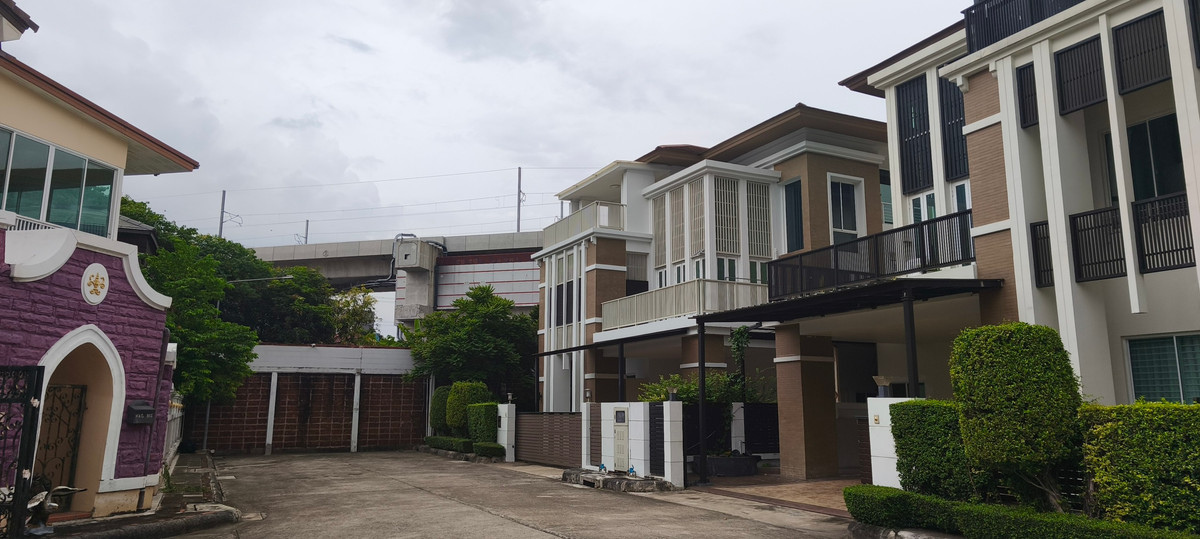 ให้เช่าบ้านเดี่ยว 3 ชั้น โครงการ บ้านกลางกรุงเดอะณิช รัชวิภา แอร์เฟอร์นิเจอร์ครบพร้อมเข้าอยู่ มี3ห้องนอน2ห้องทำงาน 5ห้องน้ำ 1ห้องแม่บ้าน ราคาเช่า120,000บาท/เดือน – รูปที่ 2