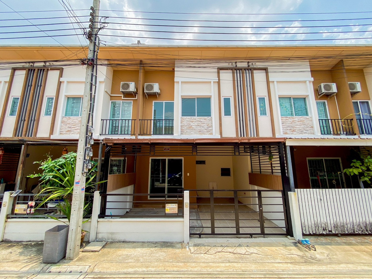 Townhome for Sale – Pleno Ratchaphruek–Rama 5 | 3 Bed 2 Bath | 110 sq.m. | Newly Extended Kitchen Townhome for Sale – Pleno Ratchaphruek–Rama 5 | 3 Bed 2 Bath | 110 sq.m. | Newly Extended Kitchen