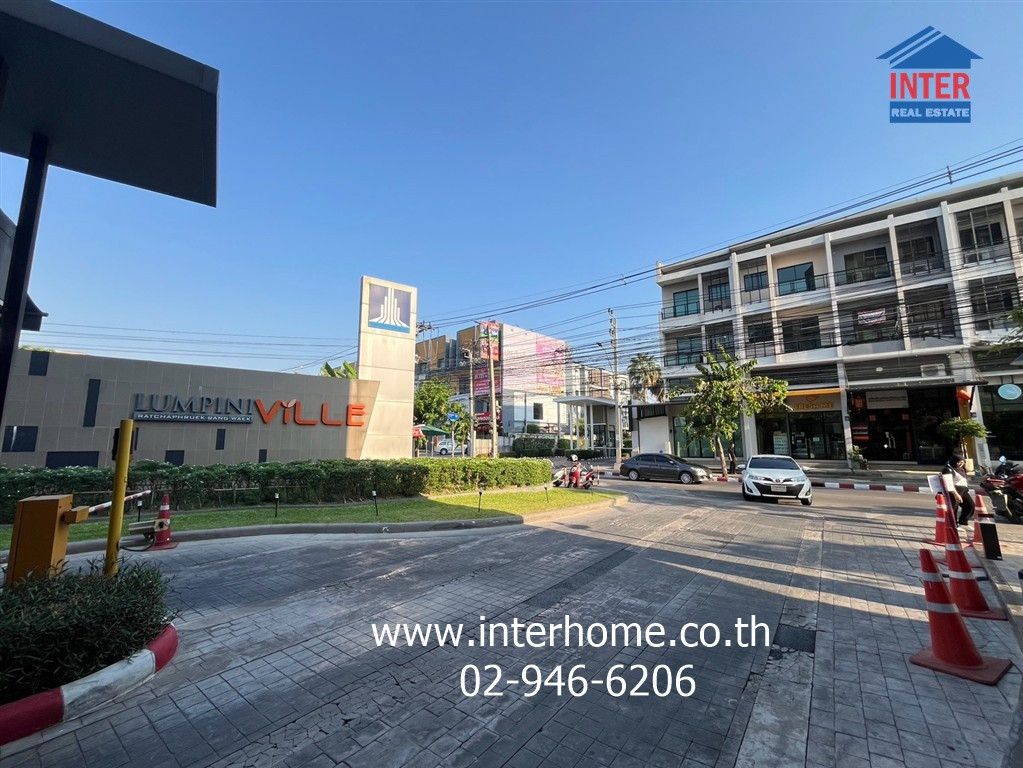 Condominium 26.07 sq m. Lumpini Ville Ratchaphruek-Bang Waek, near MRT Phetkasem 48, Soi Bang Waek 74, Ratchaphruek Road, Bang Waek Road, Phasi Charoen District, Bangkok.