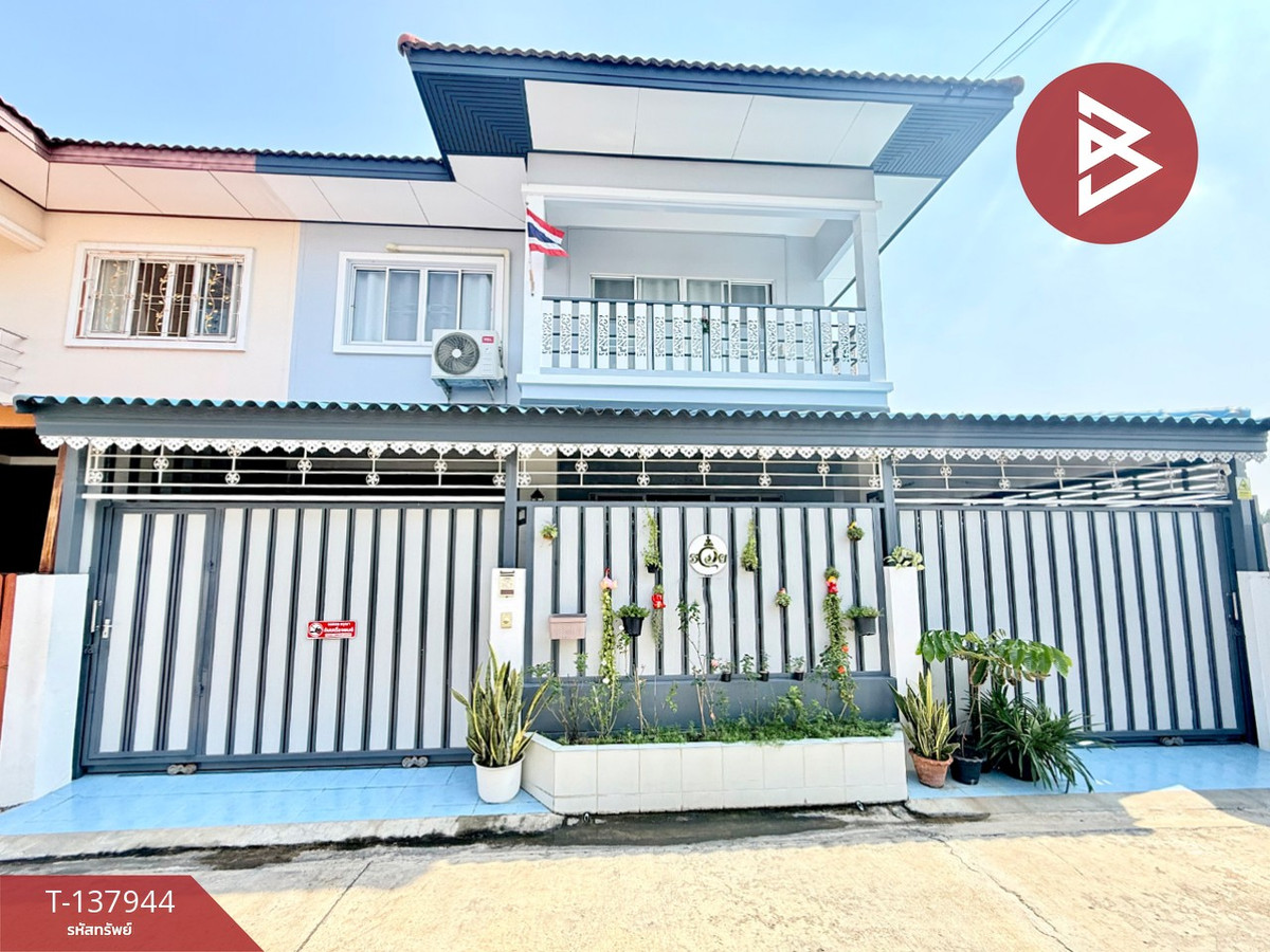 Twin house for sale, Kittichai Village 16, Maha Sawat, Nakhon Pathom. Twin house for sale, Kittichai Village 16, Maha Sawat, Nakhon Pathom.
