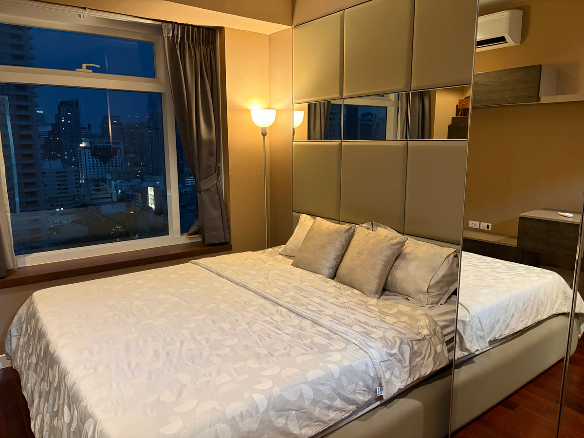 Condo for rent in the middle of the city, convenient to travel, complete with electrical appliances.
