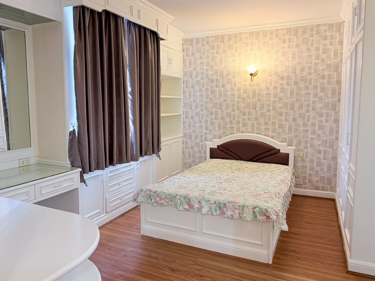 Condo for rent, Condo Las Colinas, large room, 2 bedrooms, 3 bathrooms, beautiful, next to MRT Asoke. Condo for rent, Condo Las Colinas, large room, 2 bedrooms, 3 bathrooms, beautiful, next to MRT Asoke.