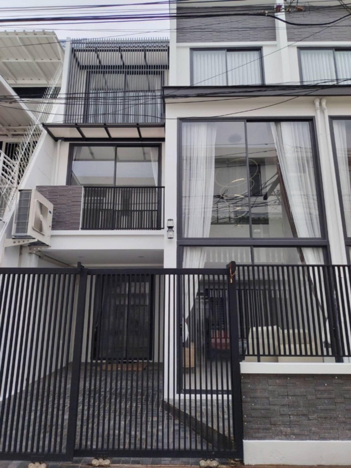 House for rent, townhouse, Soi Ekkamai 22, Sukhumvit 63, Watthana District, Bangkok.