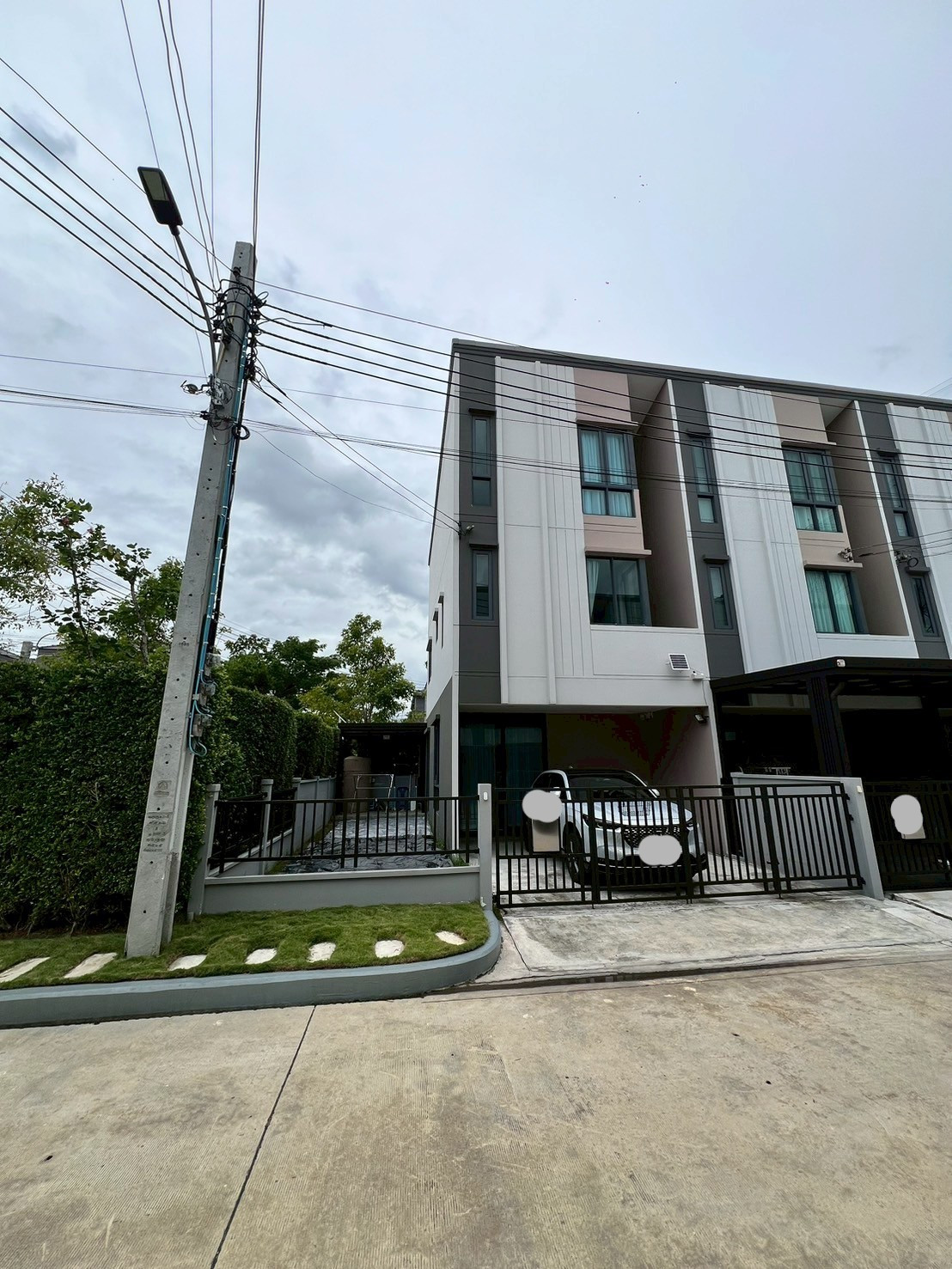 Townhome can register company , close to Air Force golf course and 5 minutes to Don Mueang Airport. Townhome can register company , close to Air Force golf course and 5 minutes to Don Mueang Airport.