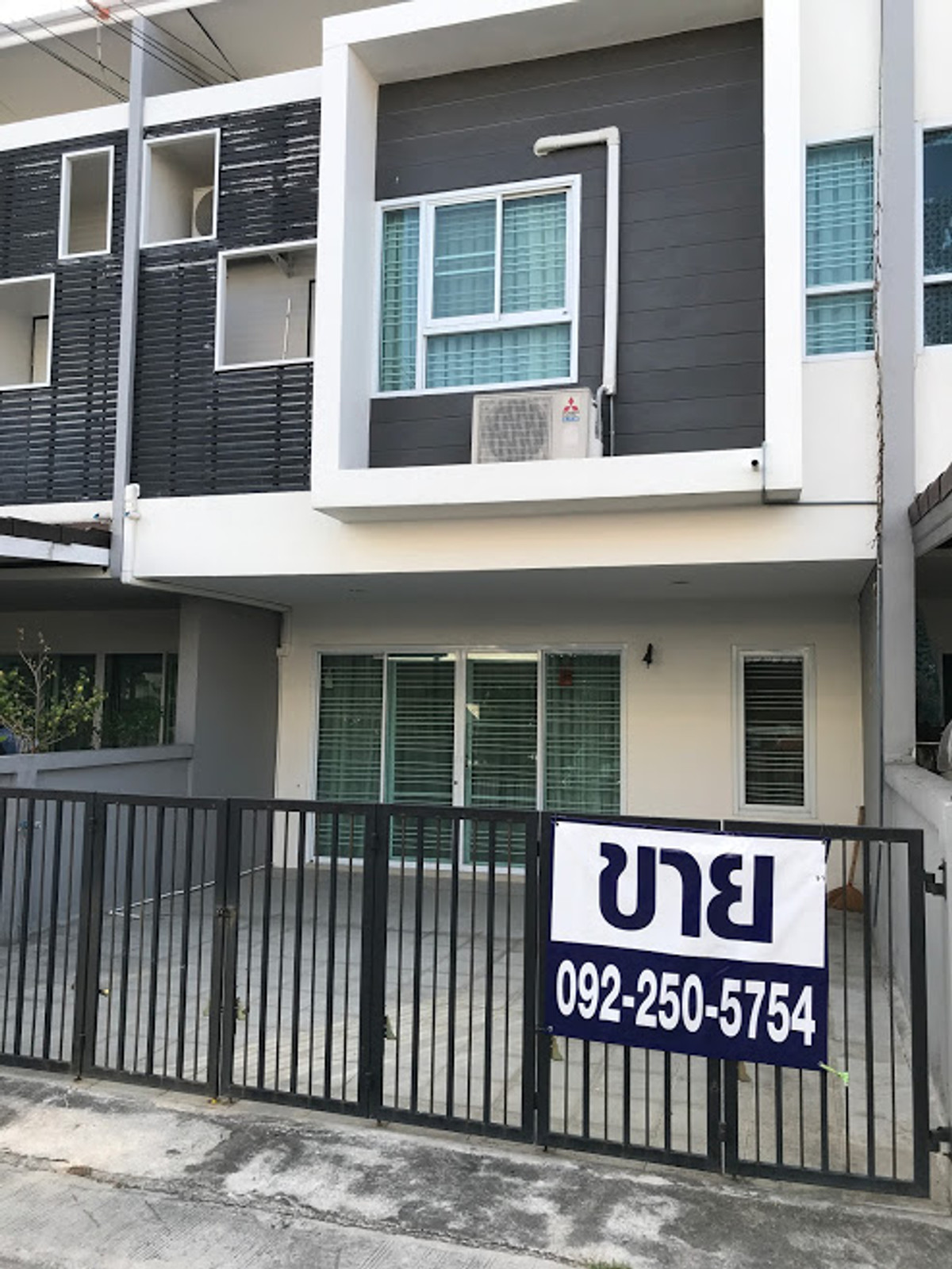 Modern Townhome in Bangsaen — 13 min to Burapha Hospital, Direct Motorway Access to Bangkok | Sale ฿2.5M or Rent ฿15K — Move-in June 2026 Modern Townhome in Bangsaen — 13 min to Burapha Hospital, Direct Motorway Access to Bangkok | Sale ฿2.5M or Rent ฿15K — Move-in June 2026