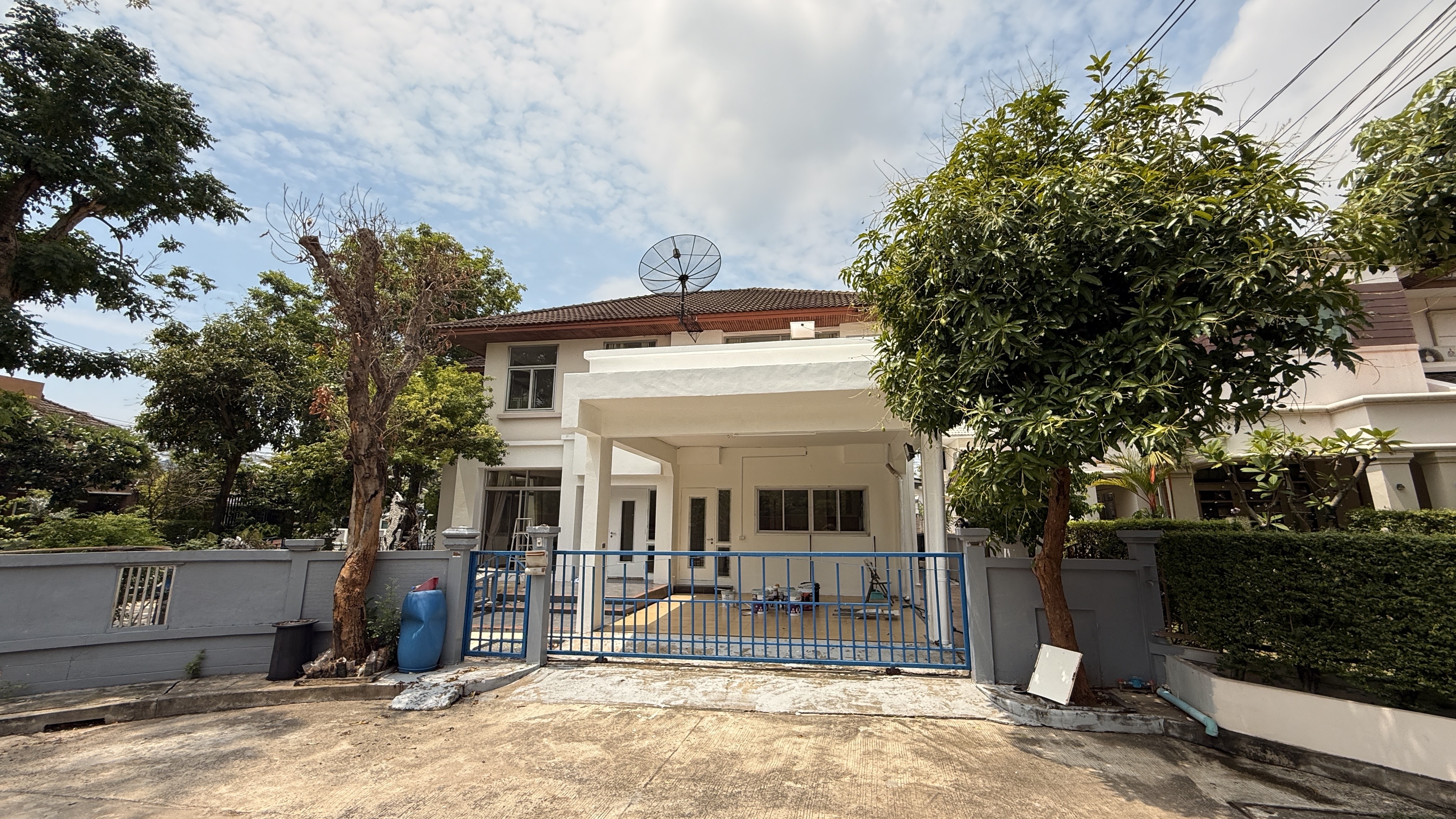 ขาย/เช่า บ้านเดี่ยวหลังใหญ่ 2 ชั้น โครงการ เพอร์เฟคเพลส รามคำแหง164 รีโนเวทใหม่ แอร์เฟอร์นิเจอร์ครบพร้อมเข้าอยู่ มี4ห้องนอน4ห้องน้ำ 1ห้องแม่บ้าน ราคาเช่า45,000บาท ขาย8,000,000บาท