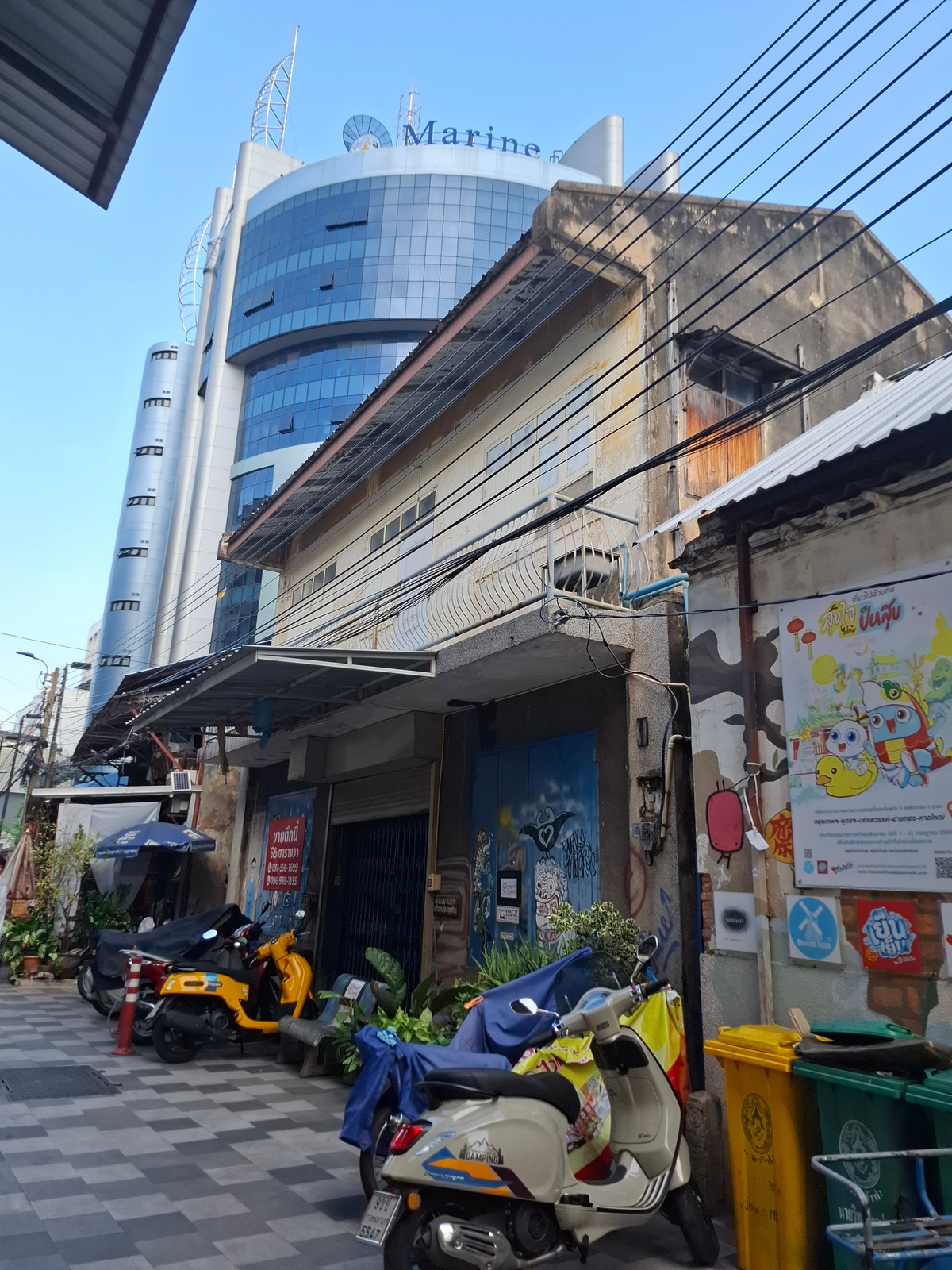 ต้องการขายโกดัง ตั้งอยู่ในย่านตลาดน้อย เป็นแหล่ง hipster มีทั้งร้านกาแฟ ผับ บาร์ เก๋ๆ ต้องการขายโกดัง ตั้งอยู่ในย่านตลาดน้อย เป็นแหล่ง hipster มีทั้งร้านกาแฟ ผับ บาร์ เก๋ๆ