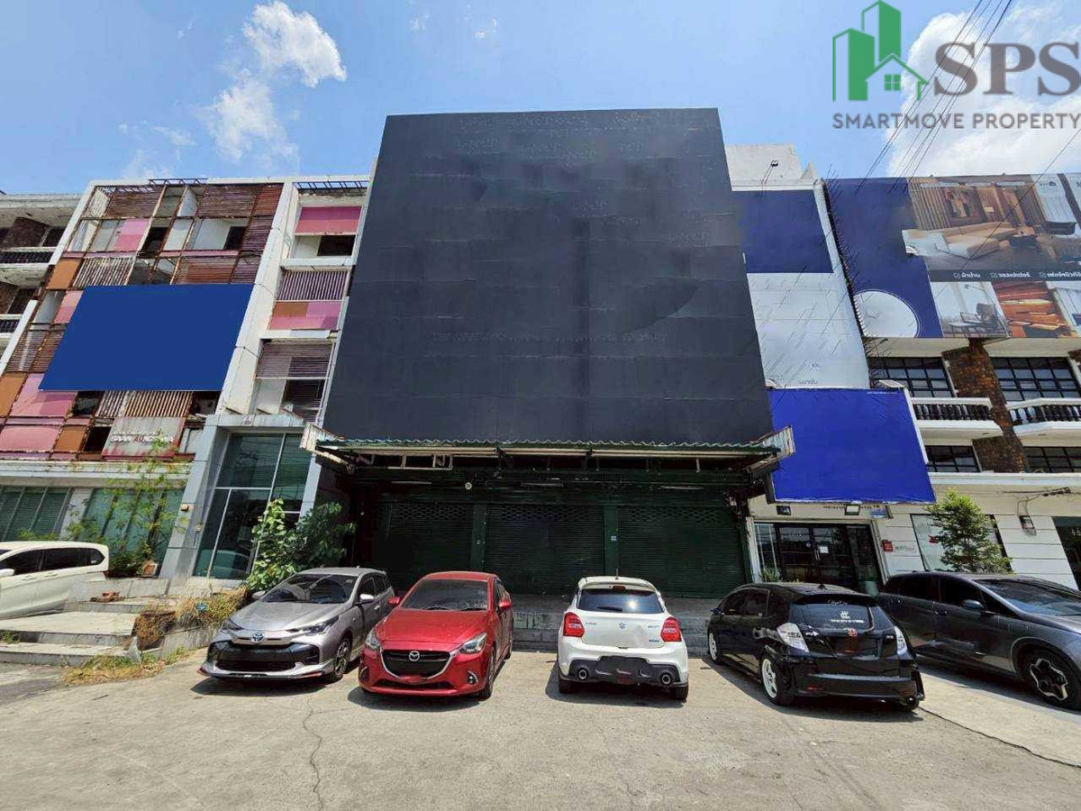 3-Unit Commercial Building for Rent on Srinakarin Road อาคารพาณิชย์ 3 คูหา ให้เช่า อยู่ติดถนนศรีนครินทร์ (SPSJP220)