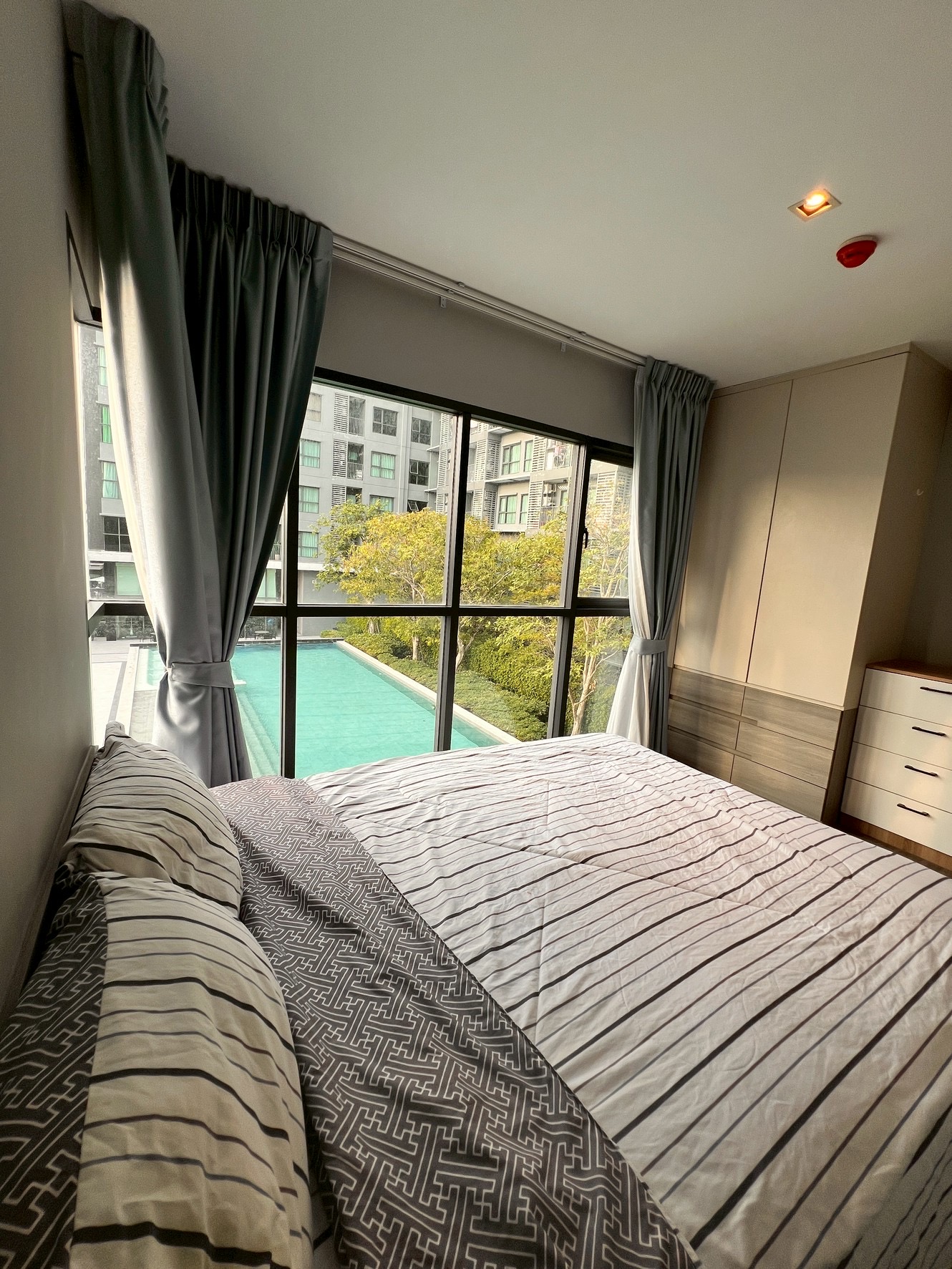 ให้เช่า เอสเพน คอนโด ลาซาล Aspen Condo LaSalle สวย กว้าง ใหม่ เฟอร์ไฟฟ้าครบ มีเครื่องซักผ้า วิวสระ – รูปที่ 3