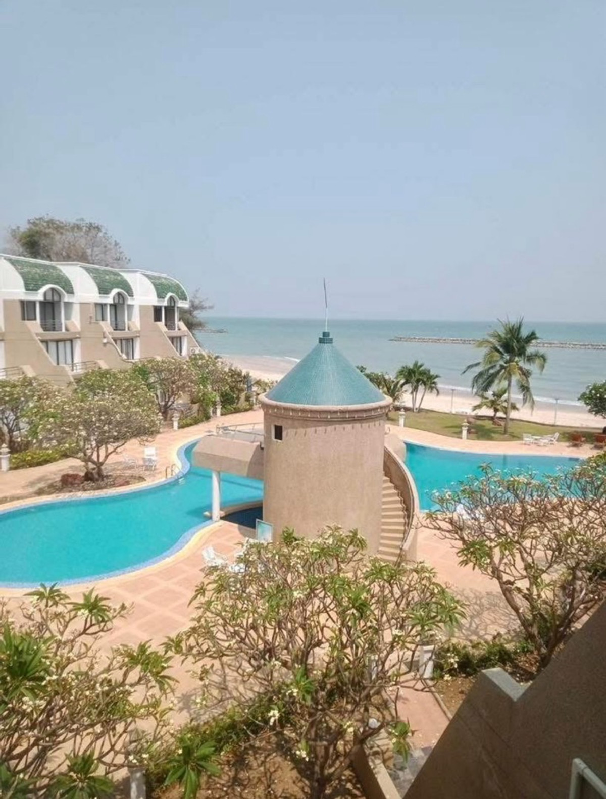 Available ✅** Royal Beach Condominium for rent, Chao Samran Beach, private condo, spacious, quiet, beautiful view, next to the beach.