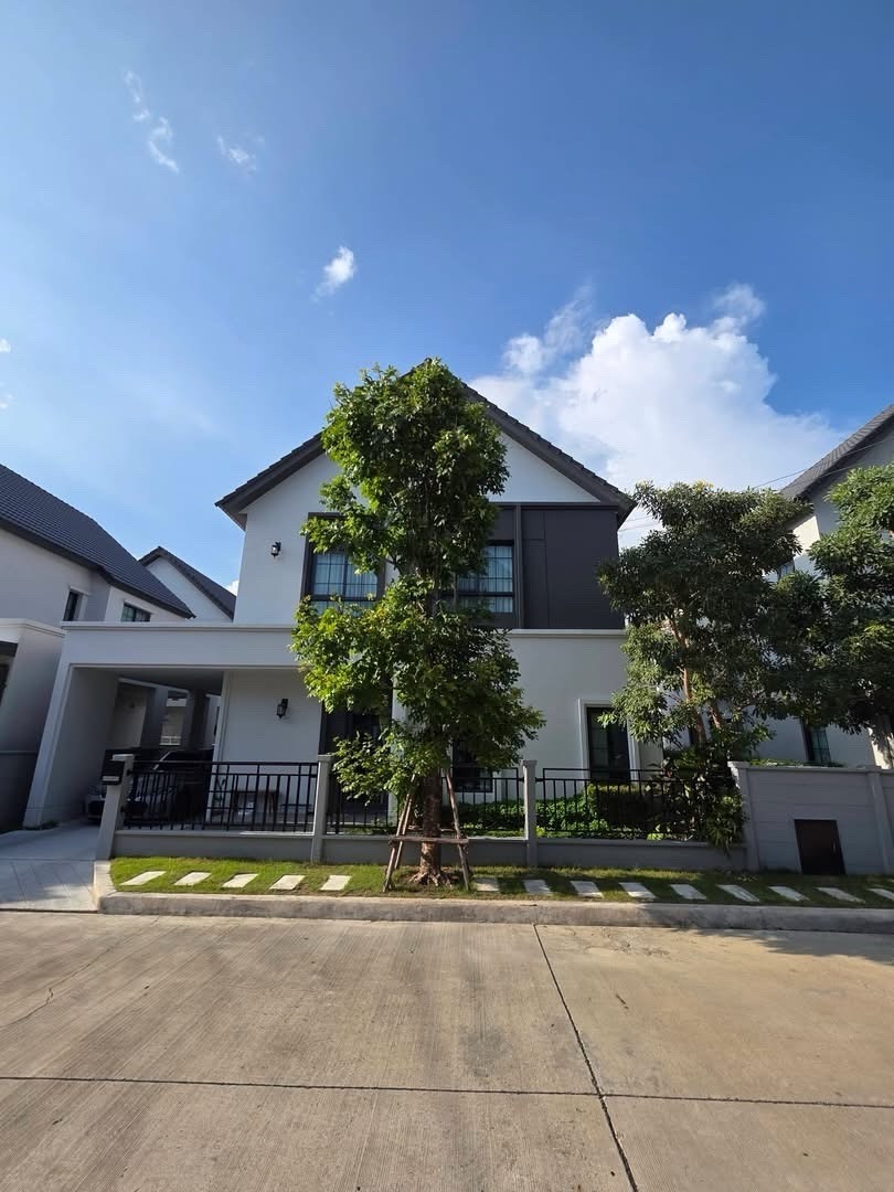 Luxury House for Rent : Centro Bangna Luxury House for Rent : Centro Bangna