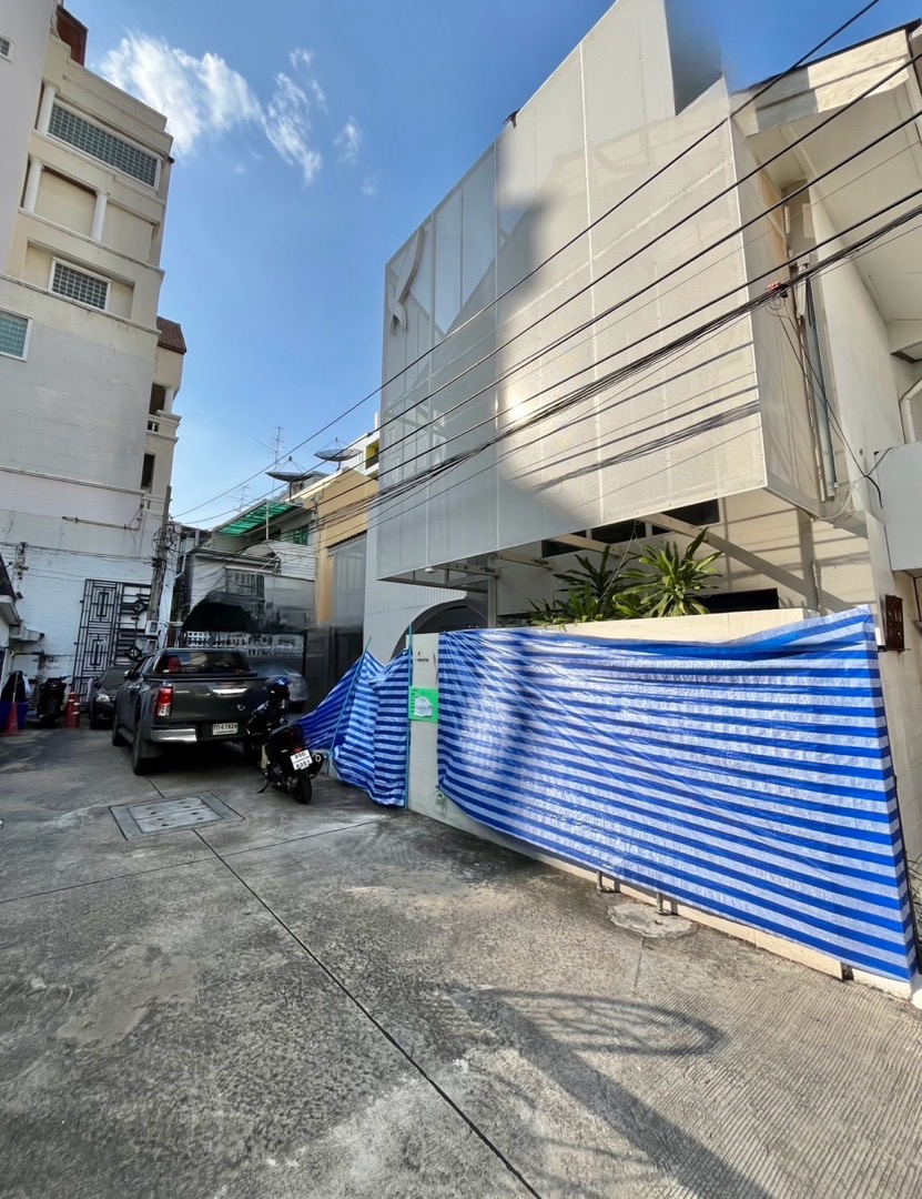 Single house, Pathumwan - Jim Thompson, near Siam Paragon, BTS National Stadium, very good location, accepting tenants to do business.