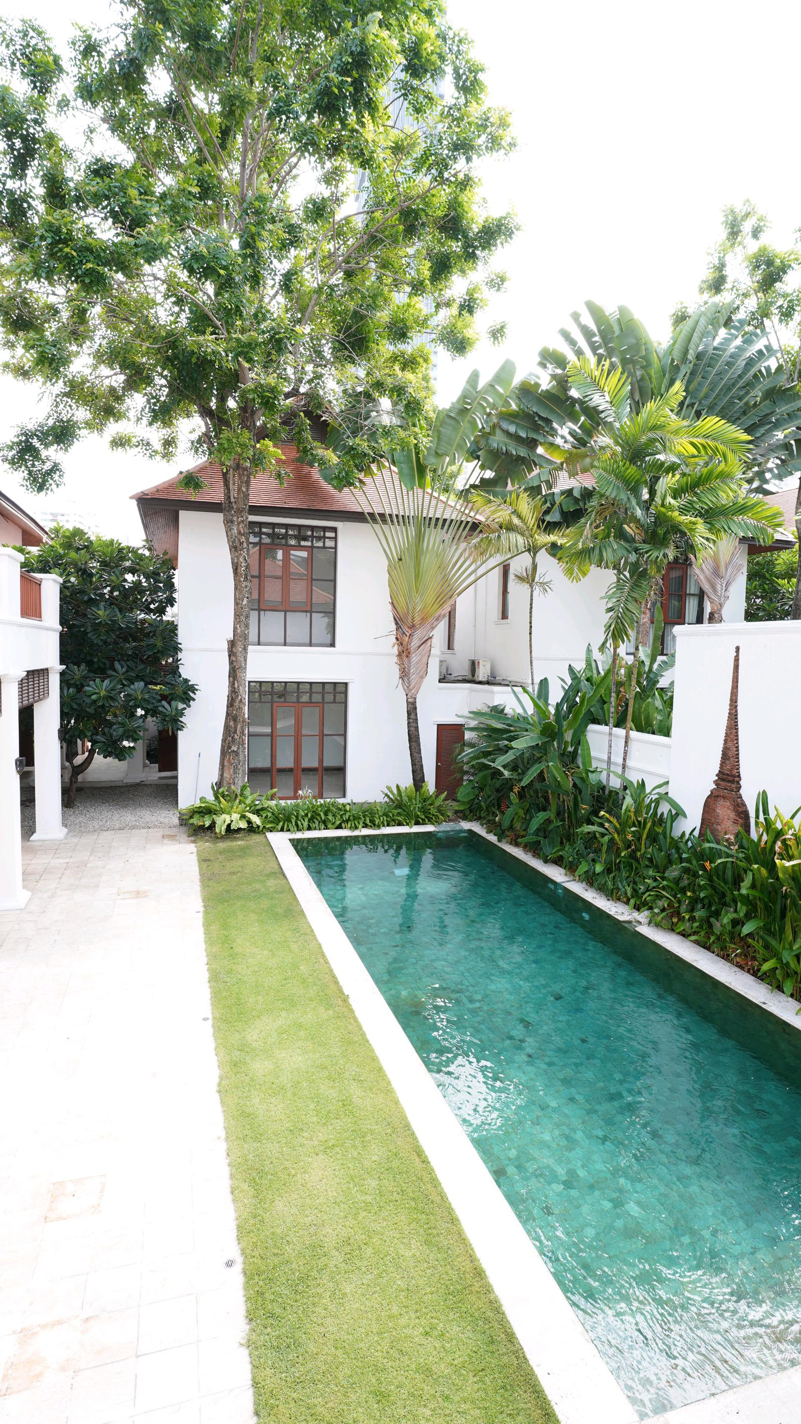 🏡 บ้านเดี่ยว Pool Villa ให้เช่า สุขุมวิท 23 | 6 ห้องนอน | 200 ตร.ว. | เข้าออกสุขุมวิท 23 และ 27 | เหมาะสำหรับ Expat Luxury Pool Villa for Rent in Sukhumvit 23 | 6 Bedrooms | 200 Sq.Wah | Dual Access | Ideal for Expat 苏坤逸23豪华泳池别墅出租｜6卧室｜200平方哇｜双向出入口｜适合外籍家  – รูปที่ 3