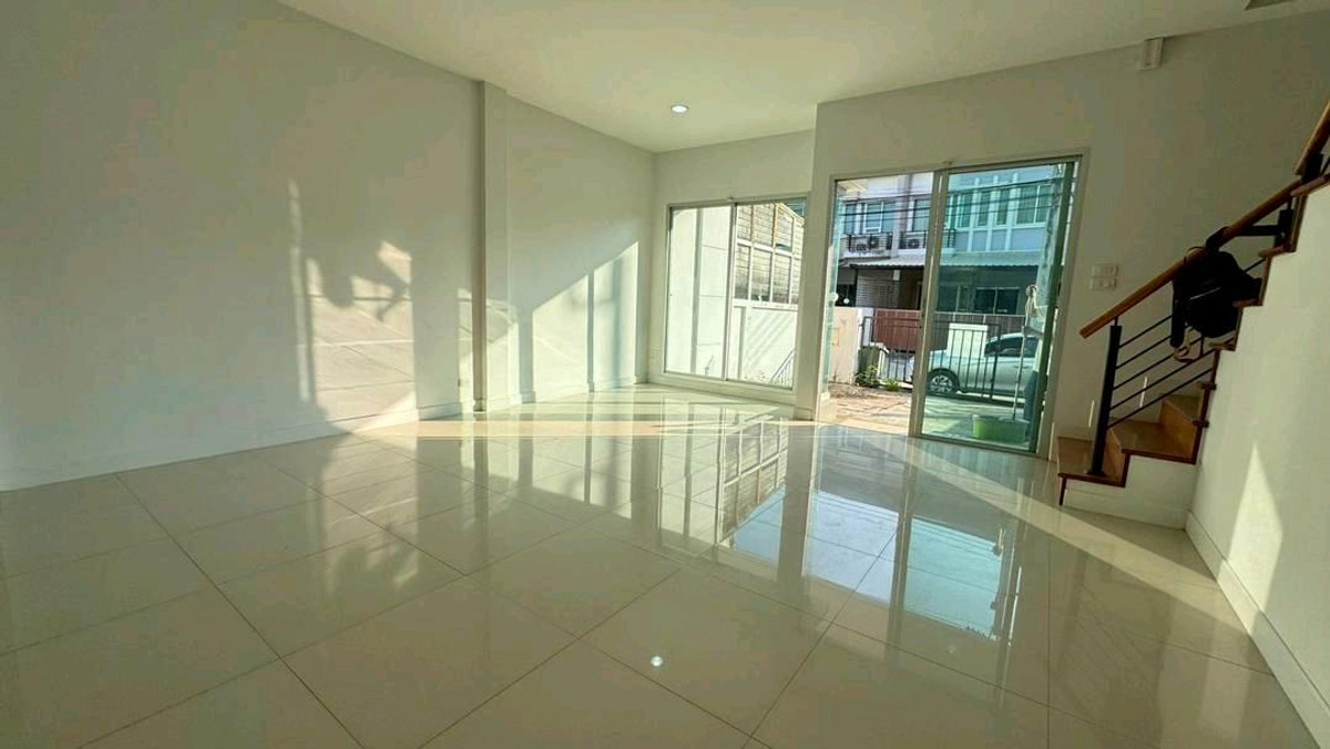 Vista Village 180 Theparak-Wongwaen, Theparak Rd., near Kanchanaphisek Ring Expressway and BTS Bearing Station. – รูปที่ 4