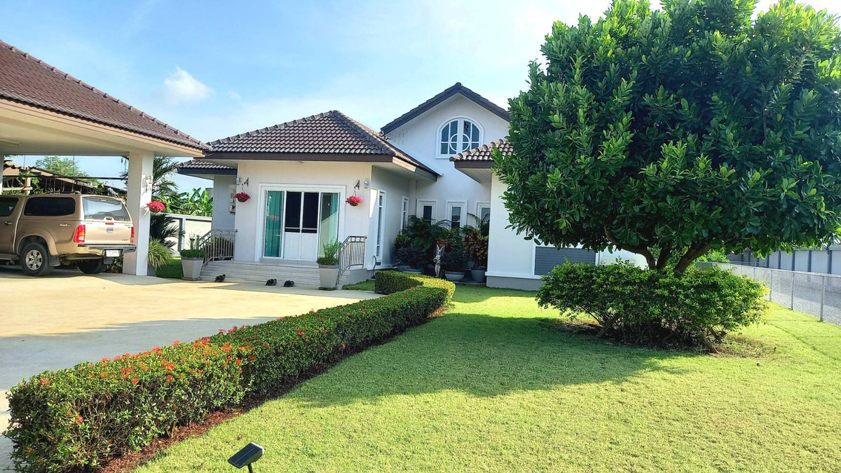 Land for sale with building, 1 rai, Mueang Nakhon Pathom District, nice location.