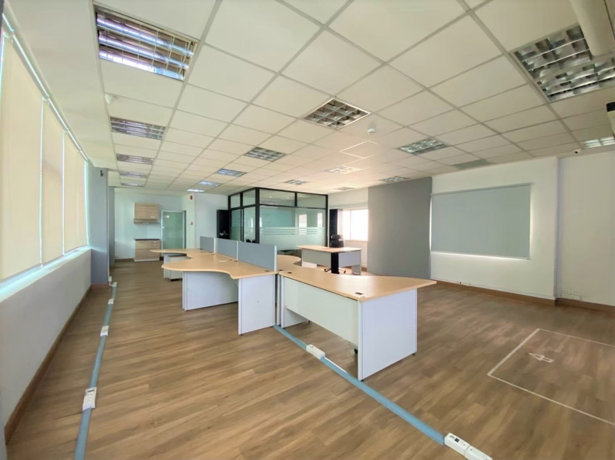 Office space, office 93 square meters @ Asoke - New Phetchaburi Road, near MRT Phetchaburi Station 350 meters. Office space, office 93 square meters @ Asoke - New Phetchaburi Road, near MRT Phetchaburi Station 350 meters.