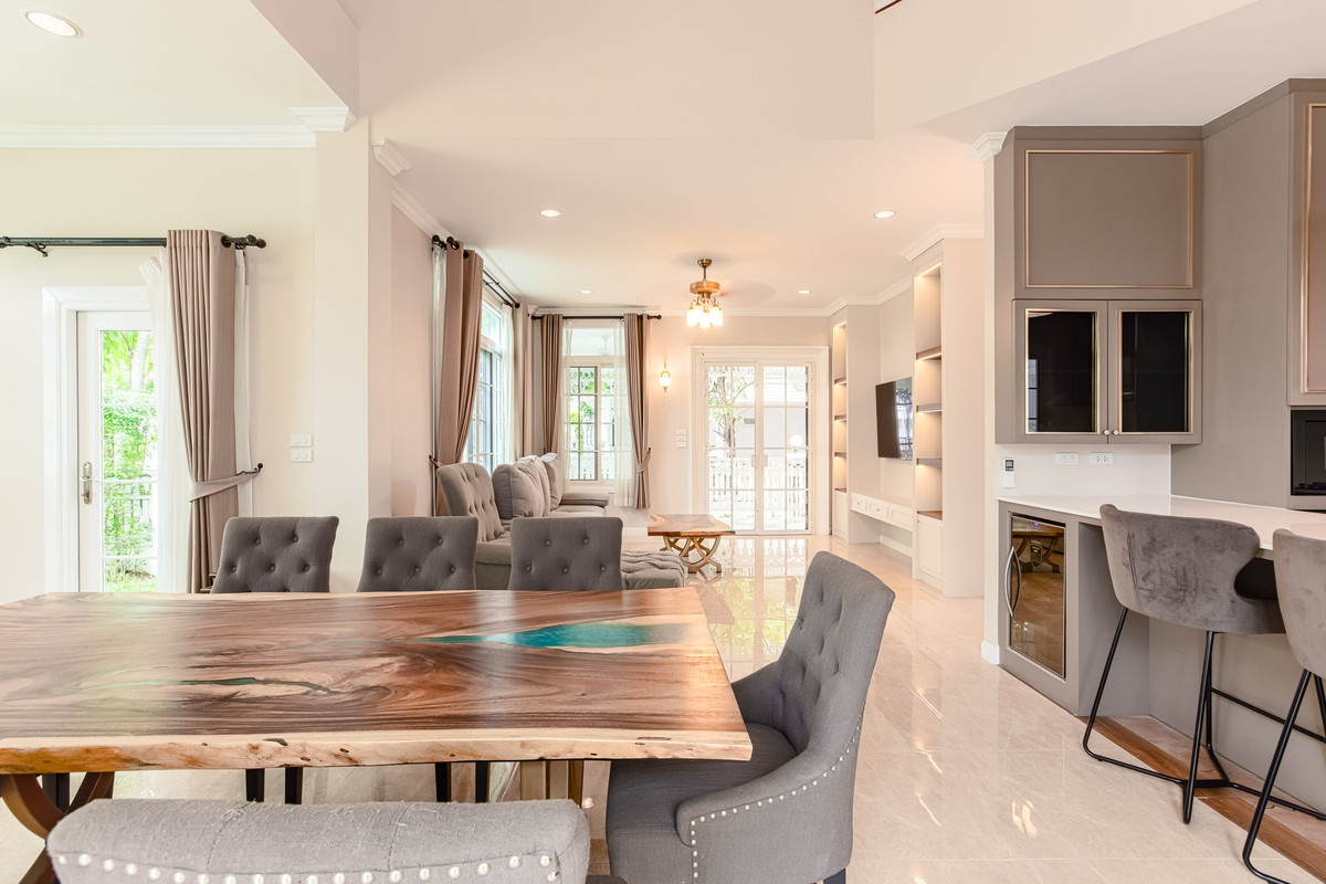 New Victorian Villa Near Yellow Line, Ready to Move In