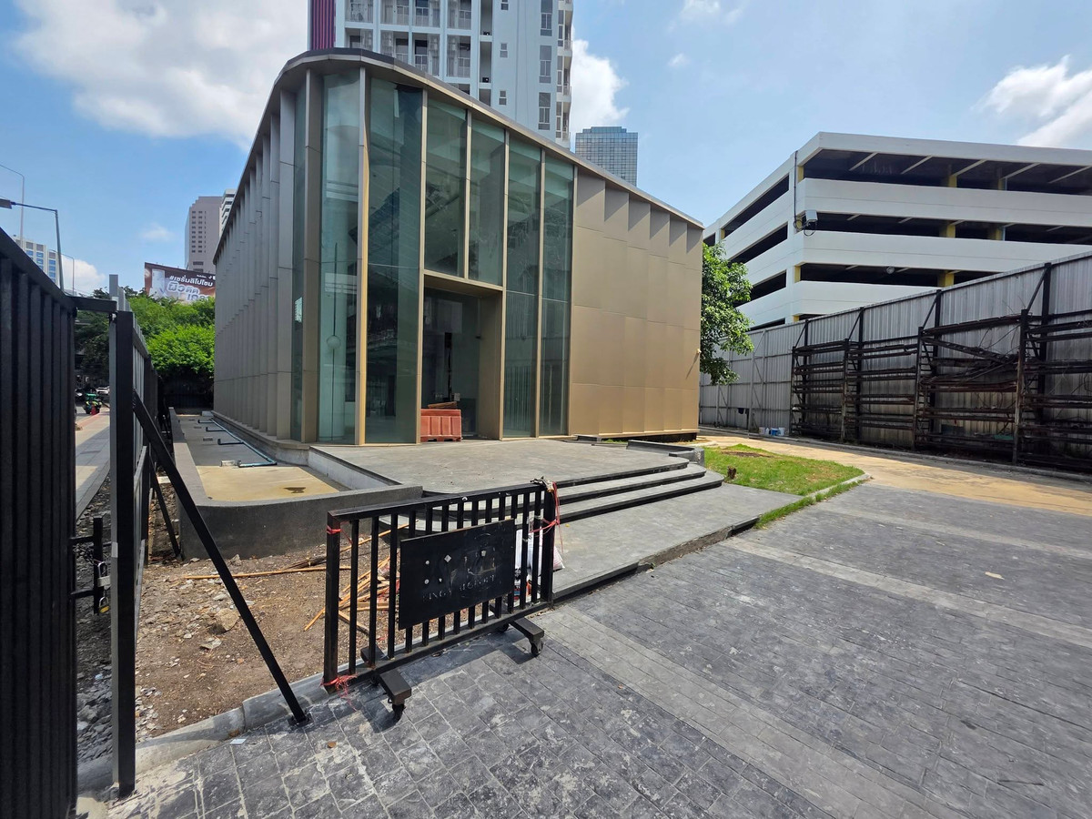 โชว์รูม-ร้านค้าให้เช่า ถนนพระราม 4 ระยะเดินจาก MRT สามย่าน
