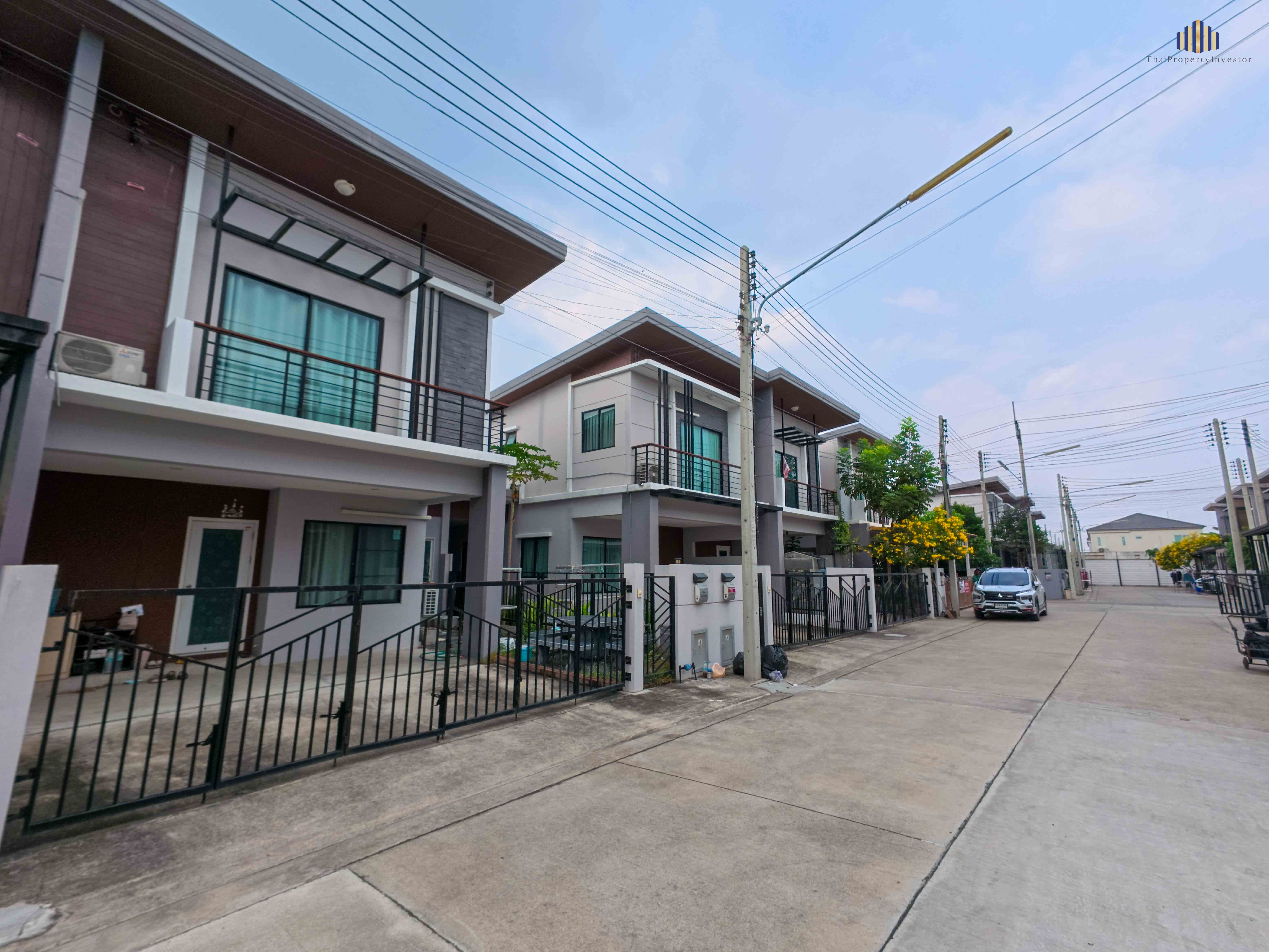 ขายด่วน! บ้านแฝดสภาพดี โครงการ เดอะ แพลนท์ วงแหวน-ลำลูกกา คลอง 5 25.5 ตร.วา หน้าบ้านหันทิศใต้ รับลมเย็นตลอดปี ต่อเติมครัวแล้ว แถมแอร์ 3 เครื่อง + เครื่องทำน้ำอุ่น พร้อมหิ้วกระเป๋าเข้าอยู่ได้ทันที – รูปที่ 3