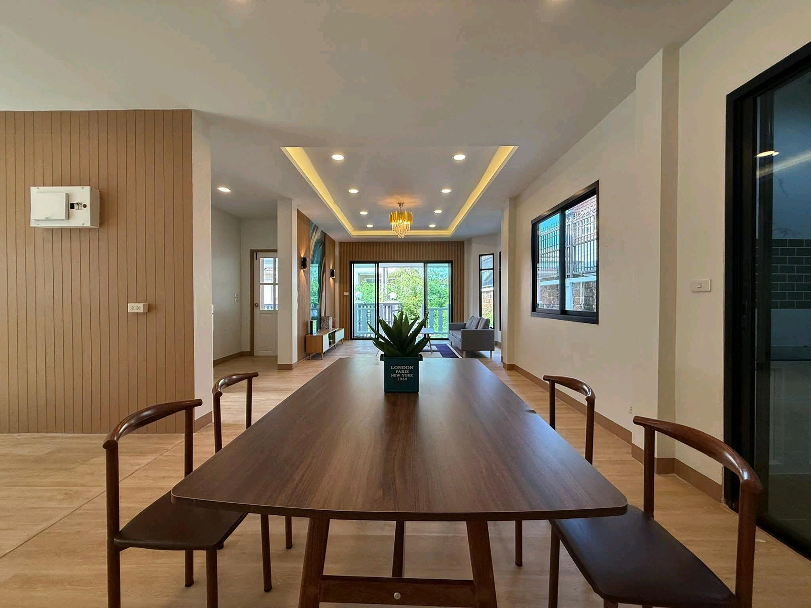 💫ขาย บ้านเดี่ยว วรารมย์ เพชรเกษม 81 เฟส 2💫
🏡บ้านรีโนเวทใหม่ หลังริมรั้ว พร้อมอยู่ ทำเลเพชรเกษม 81-บางบอน 5

✨รีโนเวทใหม่ พร้อมอยู่
✨หลังริมรั้ว มีพื้นที่ข้างบ้านและหลังบ้านกว้าง
✨มีห้องนอนชั้นล่าง จะกั้นหรือไม่กั้นก็ได้
✨ห้องนอน Master มีห้องน้ำในตัว
✨ – รูปที่ 3