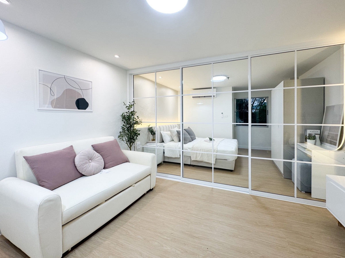 sell !! Condo Regent Home 1 Phahonyothin 67 (Regent Home 1) is located on a hot location, Phahonyothin 67, surrounded by convenience.