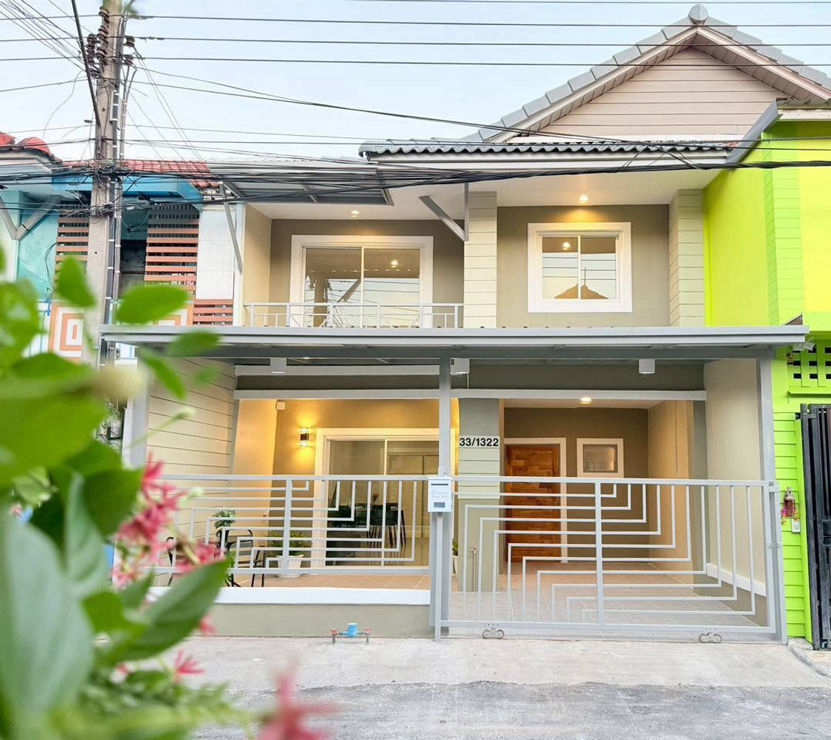 Townhouse for sale, Pruksa 3, Wat Lat Pladuk, 18 sq m, width 6 m., beginning of the van line, free transfer. Townhouse for sale, Pruksa 3, Wat Lat Pladuk, 18 sq m, width 6 m., beginning of the van line, free transfer.