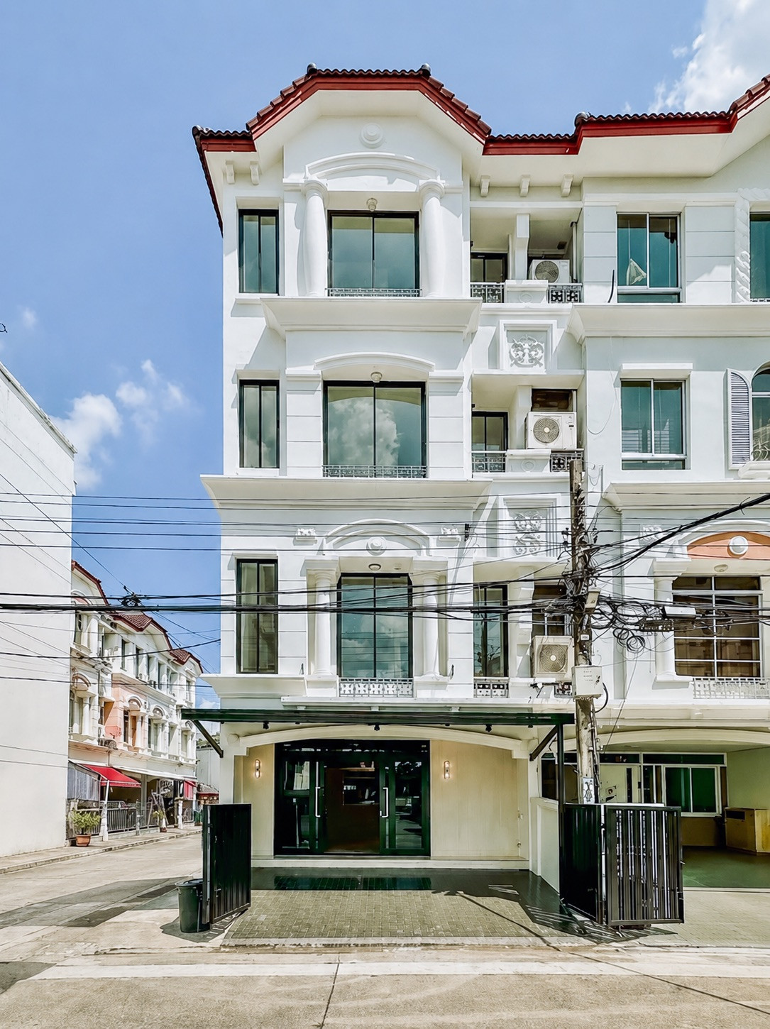 Townhome Baan Klang Muang Rama 9 - Ladprao / 4 bedrooms (FOR SALE) BZD186