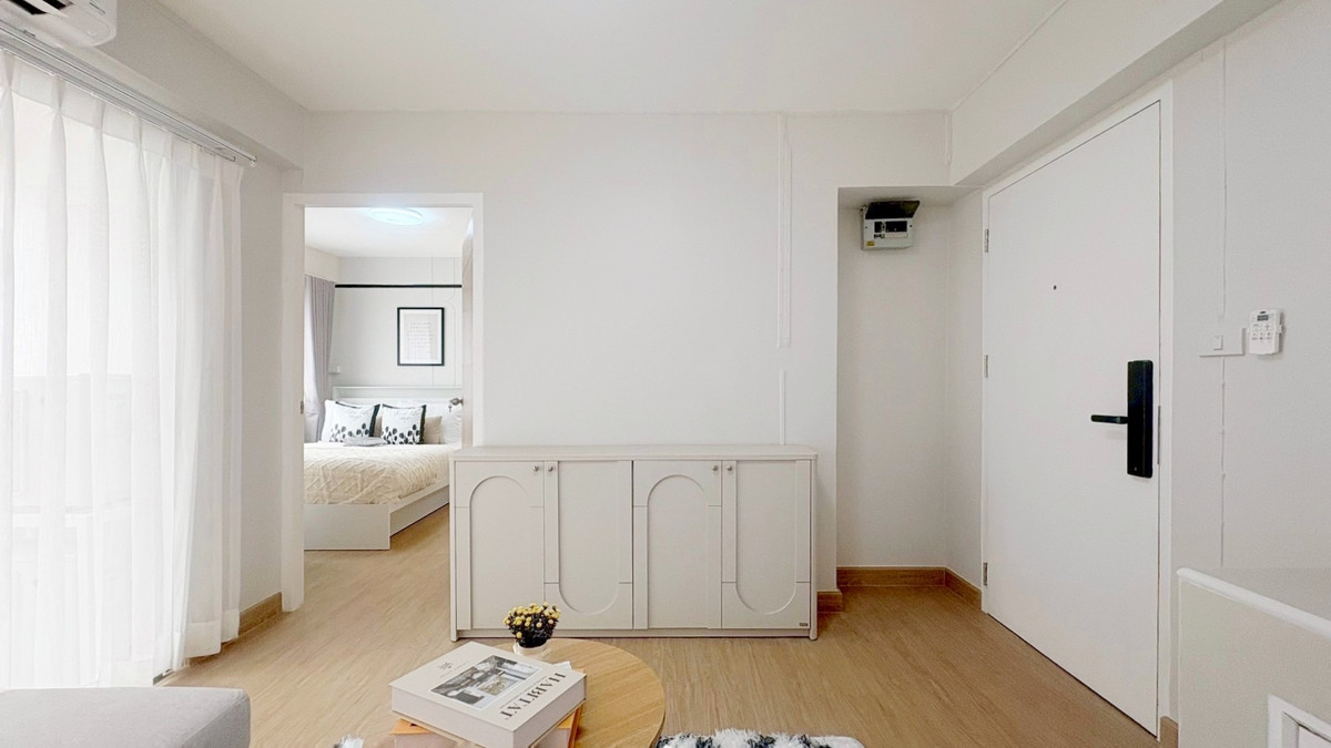 🏢 [Century Park Condominium] 🚇Condo near the BTS🚇 Convenient travel, close to both the Blue and Yellow lines.