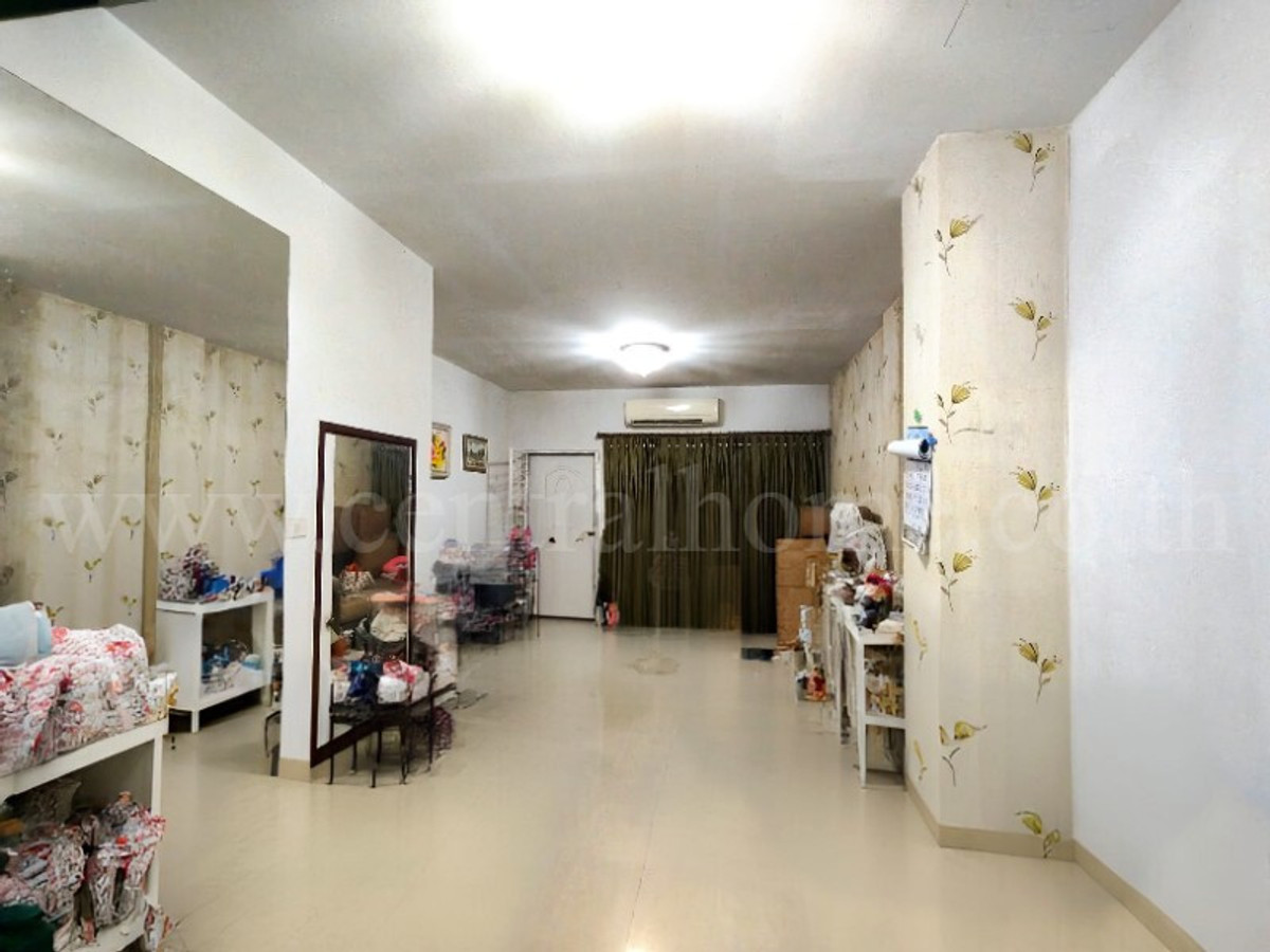 ทาวน์เฮ้าส์ 3 ชั้น หมู่บ้านไพโรจน์ โครงการ 5 บางนา ทำเลดี ราคาถูก – รูปที่ 4