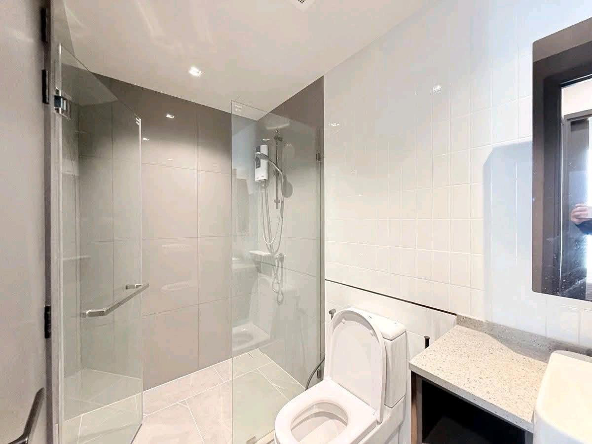 NEWLY RENOVATED – April 2026 | Grand Langsuan

3 Bedrooms | 2 Bathrooms + 1 Guest Bathroom 
📐 146 sqm 🏢 18th Floor | 3 Balconies