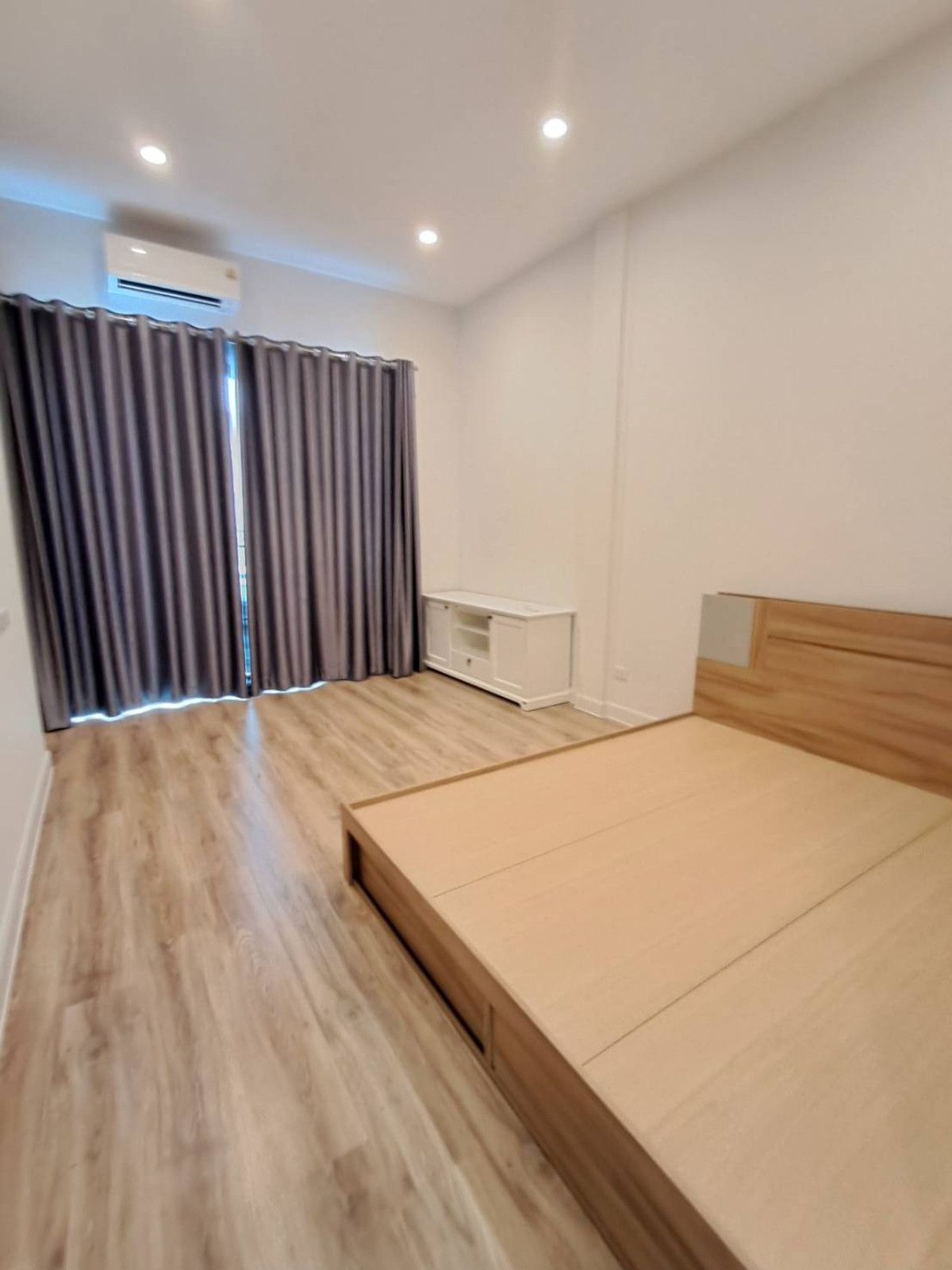 Good location next to the main road! Townhome for rent, Verve Phetkasem 81, near malls and schools, 25,000/month. Good location next to the main road! Townhome for rent, Verve Phetkasem 81, near malls and schools, 25,000/month.