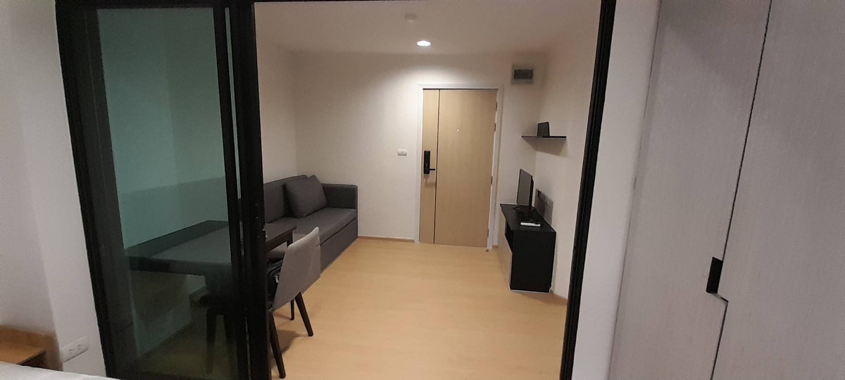 Rise Rama 9, 1b1b, 30sqm. Newly Renovated. อยู่ใกล้ทางด่วนศรีรัช และ ทางด่วนฉลองรัช. Tel/Line: 0637846509