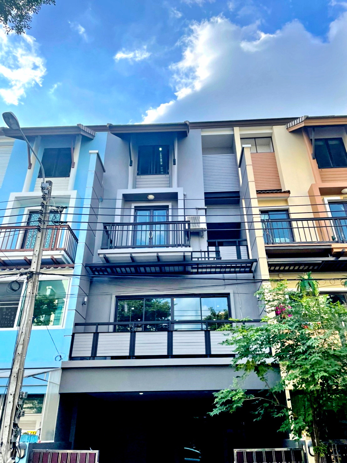 HK0021♛♚Home office for rent𝓼3 bedrooms for sale⚝Ratchada-Sutthisan♜MRT Sutthisan∞099-5919653,065-9423251▚Line@sureresidence