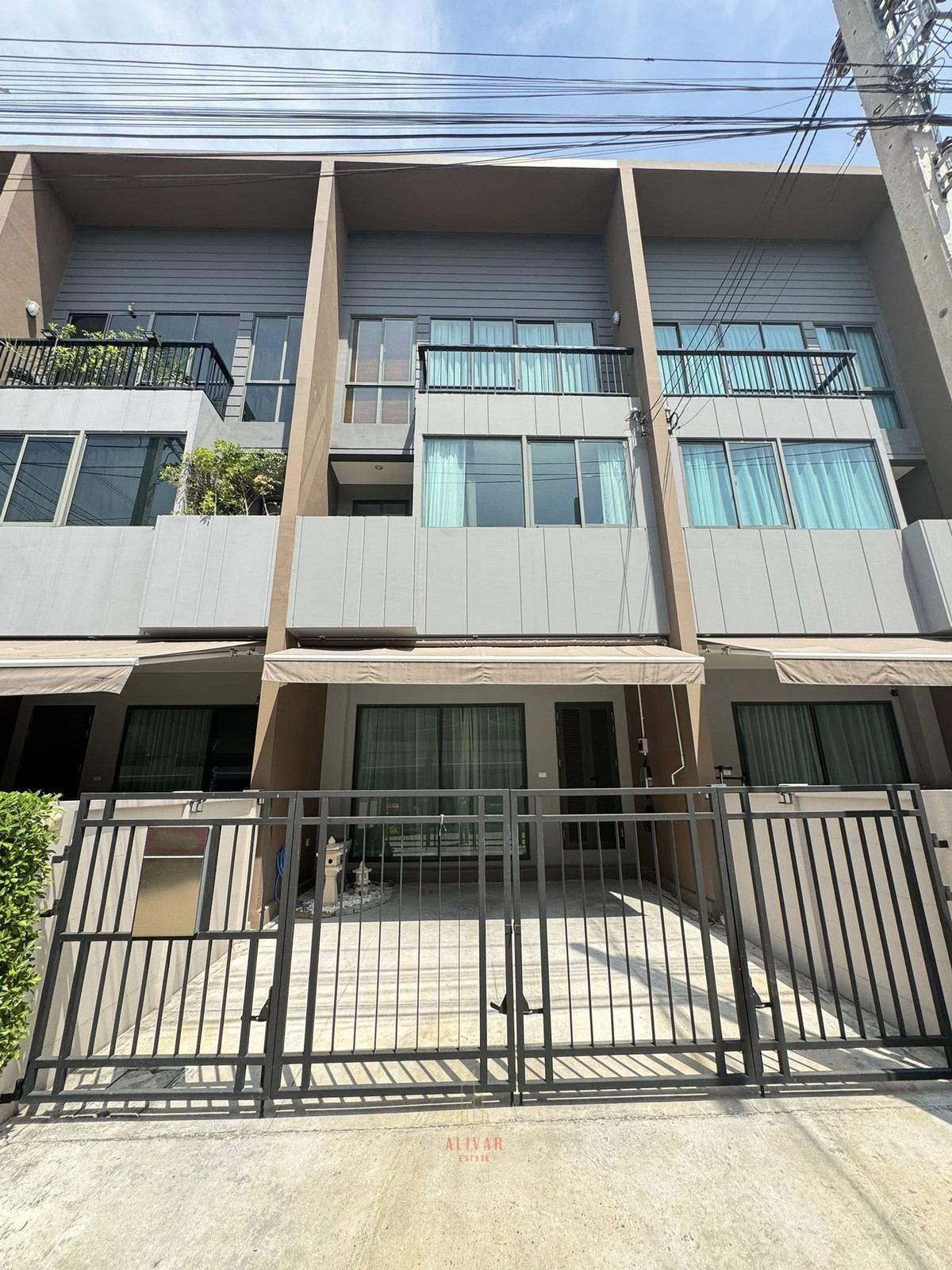 RH050226 ให้เช่า ทาวน์โฮม 3 ชั้น 3 ห้องนอน at บ้านกลางเมือง พระราม 9-กรุงเทพกรีฑา ตกแต่งครบ พร้อมเข้าอยู่ RH050226 ให้เช่า ทาวน์โฮม 3 ชั้น 3 ห้องนอน at บ้านกลางเมือง พระราม 9-กรุงเทพกรีฑา ตกแต่งครบ พร้อมเข้าอยู่