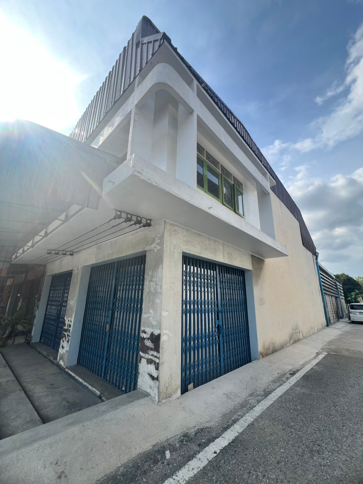 ให้เช่าตึกแถว 2 ห้อง ลึก 40 เมตร พร้อมพื้นที่หลังบ้านเป็นโรงงานได้ ให้เช่าตึกแถว 2 ห้อง ลึก 40 เมตร พร้อมพื้นที่หลังบ้านเป็นโรงงานได้