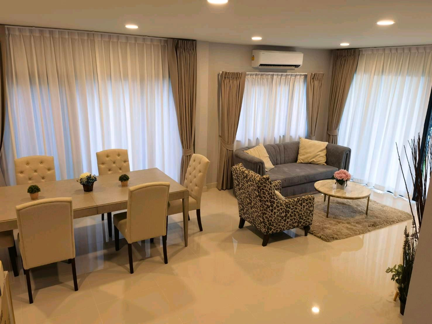 บ้านใหม่ไซซ์ใหญ่ ทำเลบางนา – ศูนย์กลางไลฟ์สไตล์และโรงเรียนนานาชาติ โดดเด่นด้วยพื้นที่ใช้สอยขนาดใหญ่ถึง 260 ตร.ม. พร้อมห้องแม่บ้านและที่จอดรถ 3 คัน ให้ความเป็นส่วนตัวและรองรับการใช้ชีวิตของครอบครัวได้อย่างลงตัว – รูปที่ 4