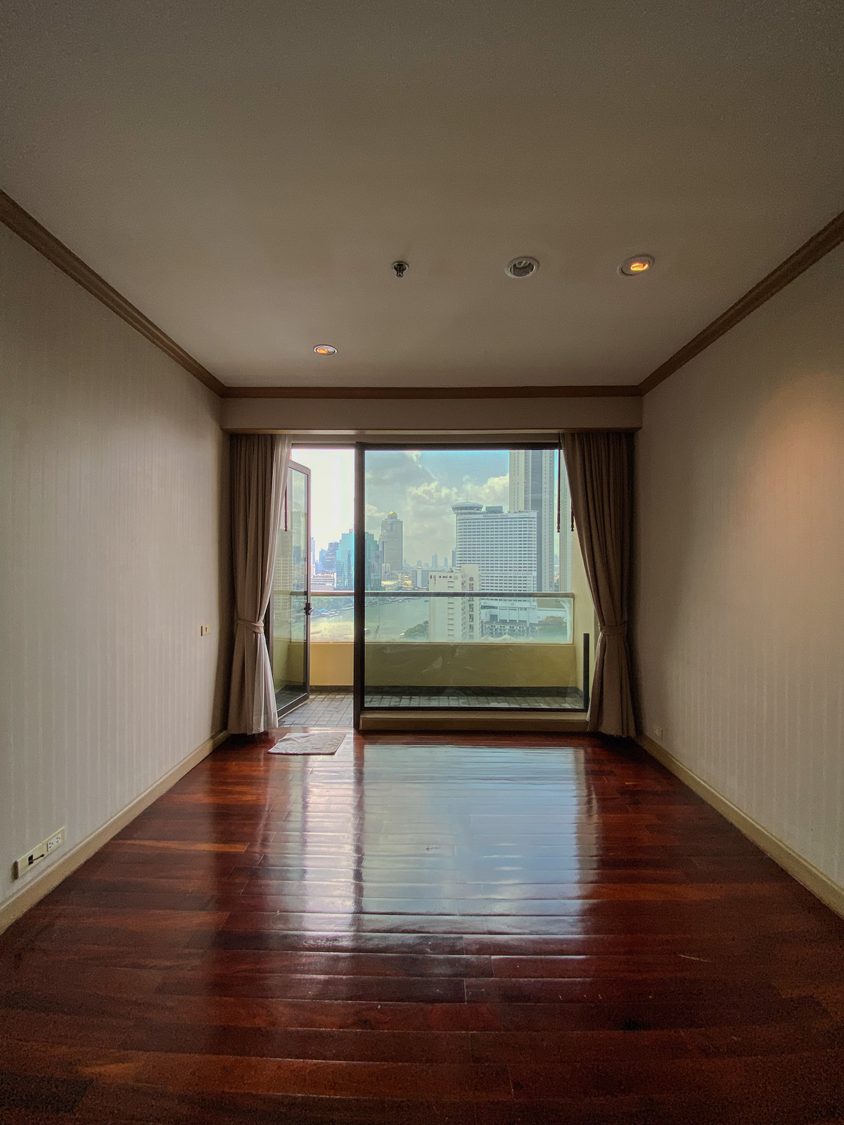Condo for sale with Chao Phraya River view | Rare atmosphere in the Centre of BKK