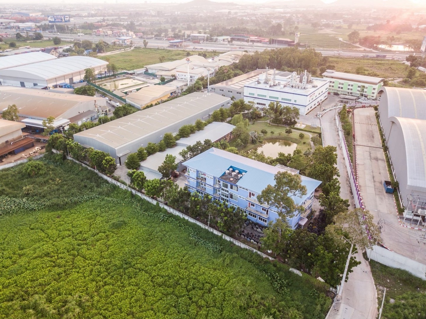 Factory for Sale in Sriracha, Chonburi
Near Laem Chabang Port 9 Rai 6,000 sq.m. Factory for Sale in Sriracha, Chonburi
Near Laem Chabang Port 9 Rai 6,000 sq.m.