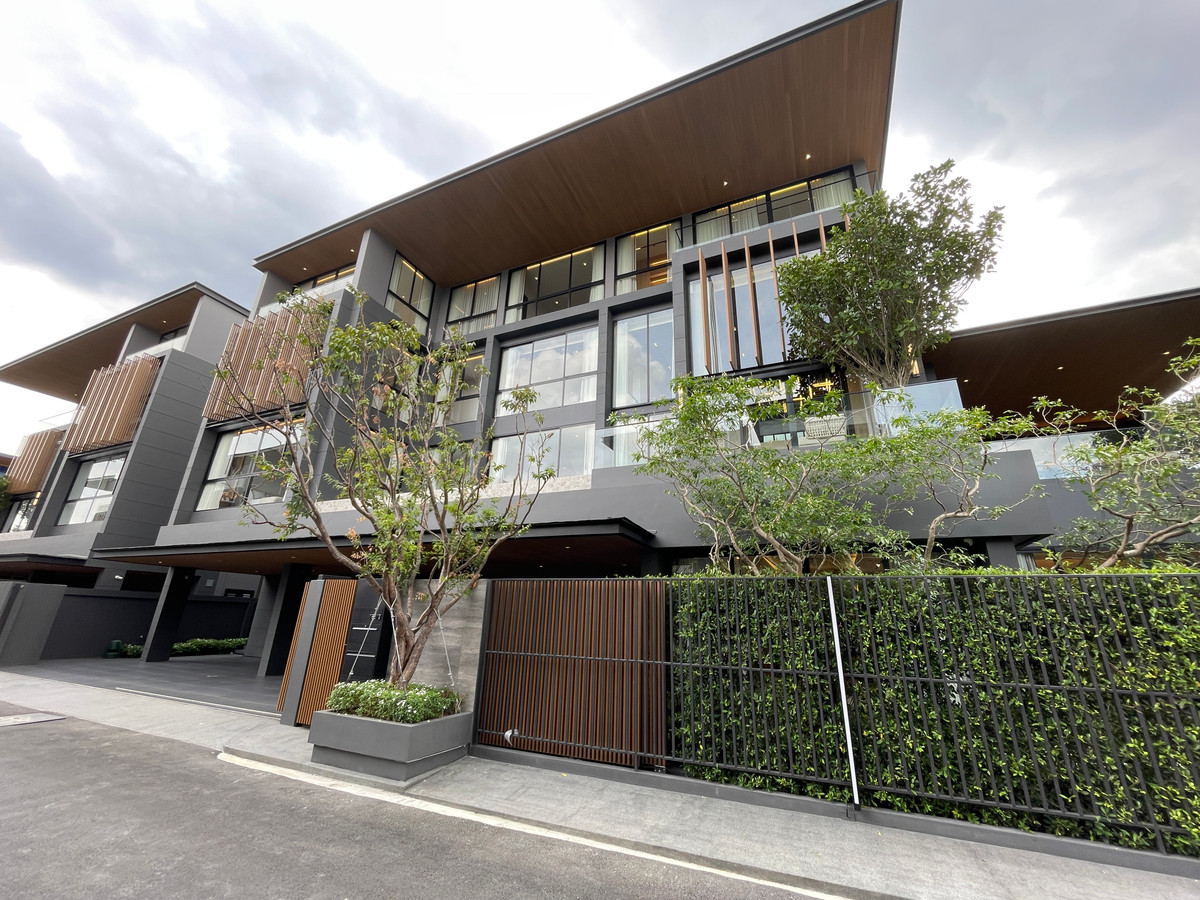 “หนึ่งเดียวบนเลียบด่วน! Cira Residences บ้านเดี่ยว Ultra-Luxury 3.5 ชั้น พื้นที่ 845 ตร.ม. พร้อมสระว่ายน้ำส่วนตัว | ใกล้ทองหล่อ-พระราม 9 เพียงไม่กี่นาที (สังคมส่วนตัวเพียง 9 ยูนิต)“ “หนึ่งเดียวบนเลียบด่วน! Cira Residences บ้านเดี่ยว Ultra-Luxury 3.5 ชั้น พื้นที่ 845 ตร.ม. พร้อมสระว่ายน้ำส่วนตัว | ใกล้ทองหล่อ-พระราม 9 เพียงไม่กี่นาที (สังคมส่วนตัวเพียง 9 ยูนิต)“