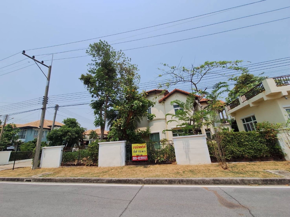 Beautiful house on the water, 173 sq m, 3 bedrooms, 3 bathrooms, good breeze. Beautiful house on the water, 173 sq m, 3 bedrooms, 3 bathrooms, good breeze.