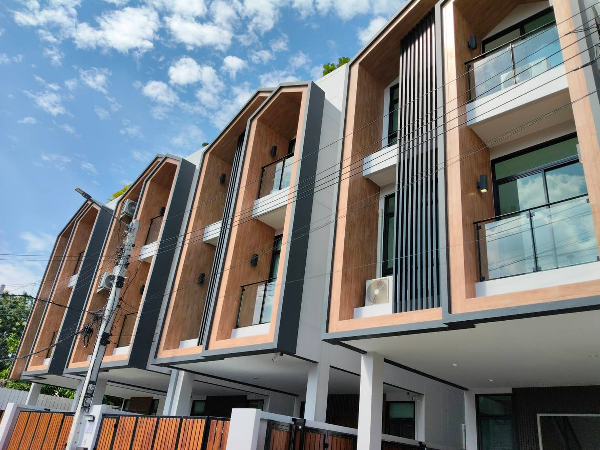 Single house ModernLife @ Sutthisan | near MRT | private rooftop garden!