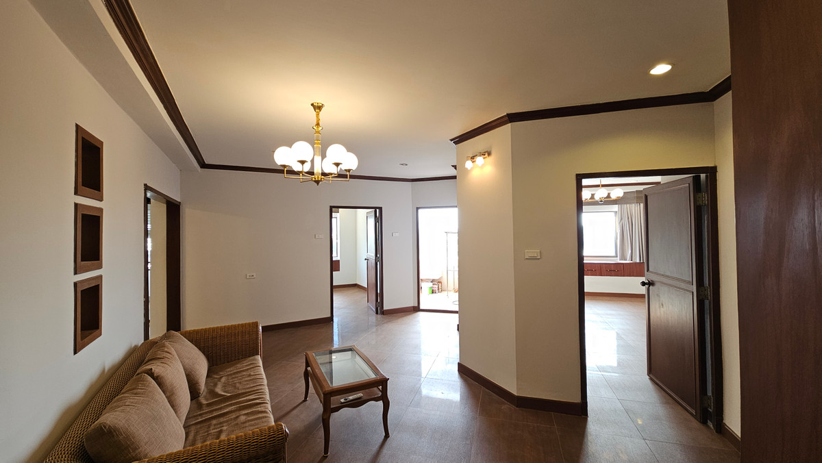 Country Complex Bld C. Bangna คอนโดคันทรี่ บางนา เพิ่งรีโนเวท ห้องขนาดใหญ่ 109.5 ตร.ม. 2 ห้องนอน 2 ห้องน้ำ 1 ห้องครัว 1 ห้องรับแขก 1 ห้องเก็บของ 2 ระเบียง ใกล้สถานี BTS บางนา และศูนย์ BITEC 