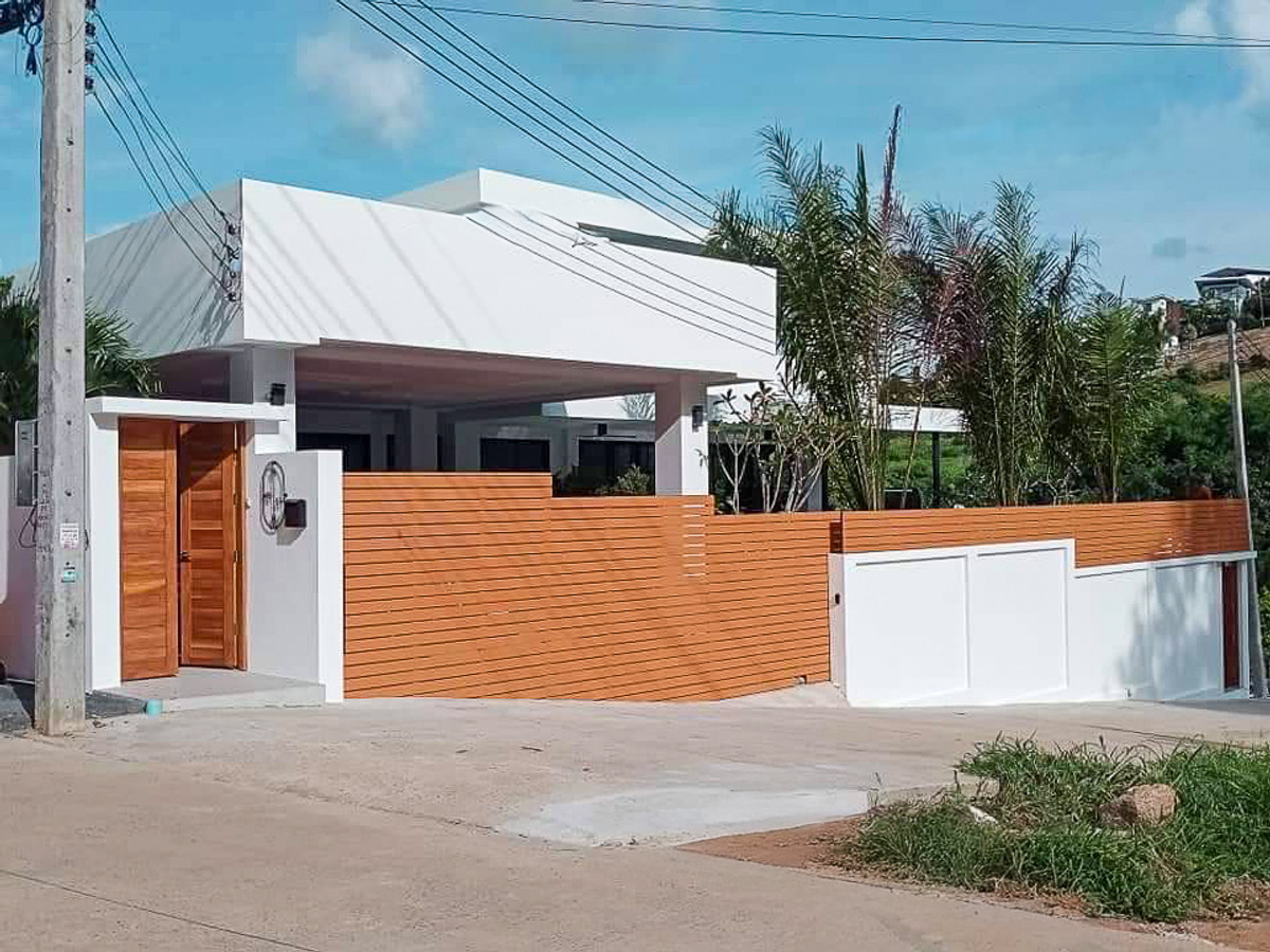 Pool villa for sale according to condition With a large plot of land, Rawai zone, Phuket