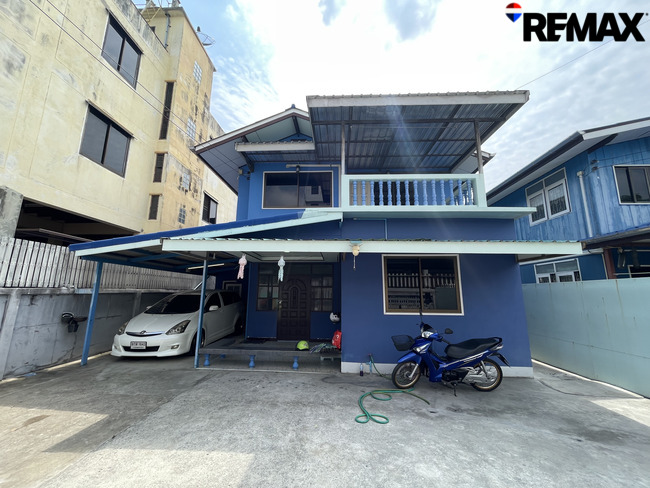 2-story detached house, area 50 sq m., completely renovated, ready to move in, potential location in On Nut-Srinakarin area, near MRT Yellow Line, suitable for large families. 2-story detached house, area 50 sq m., completely renovated, ready to move in, potential location in On Nut-Srinakarin area, near MRT Yellow Line, suitable for large families.